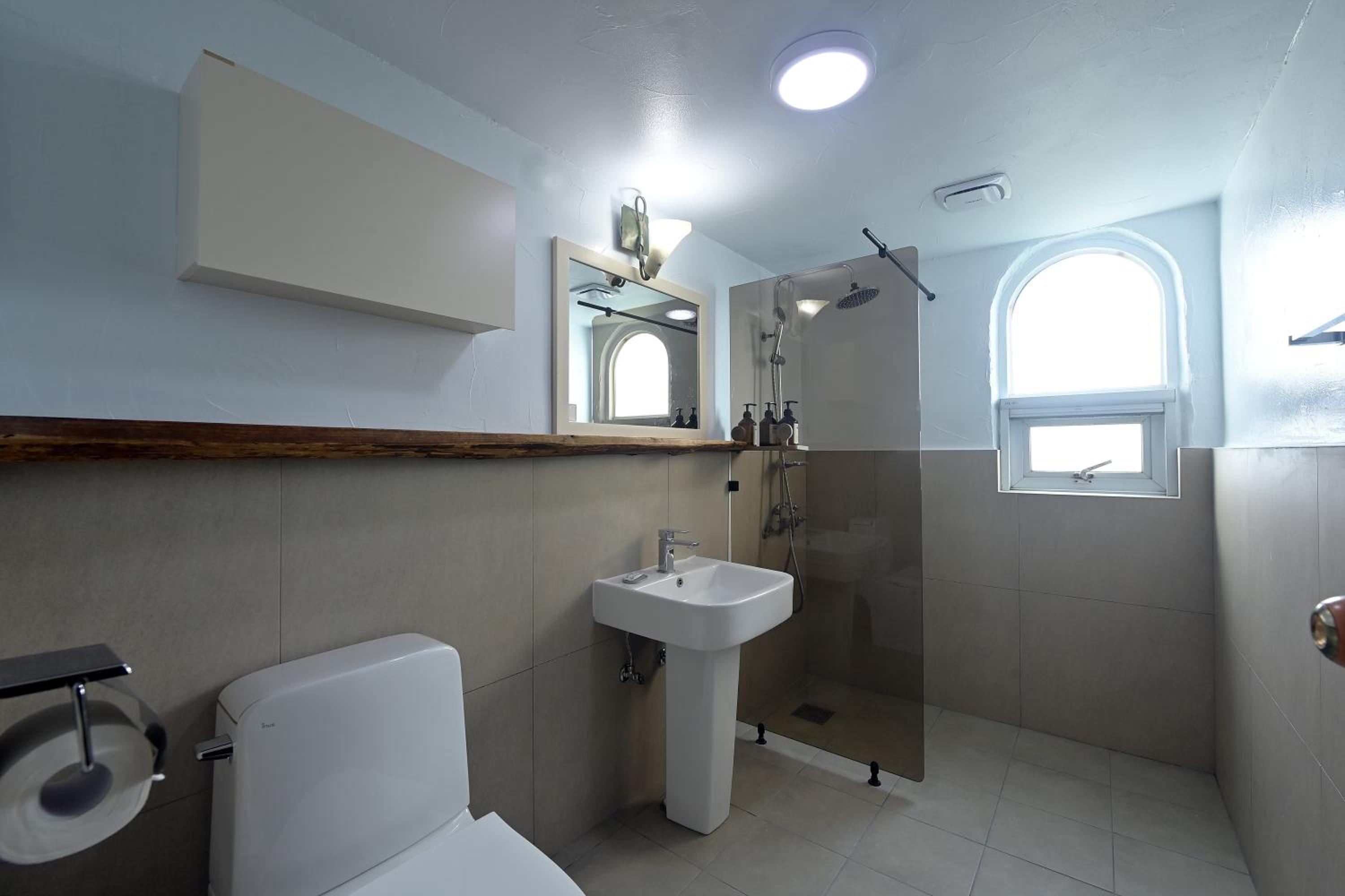 Ocean Suite Room - Photo 9