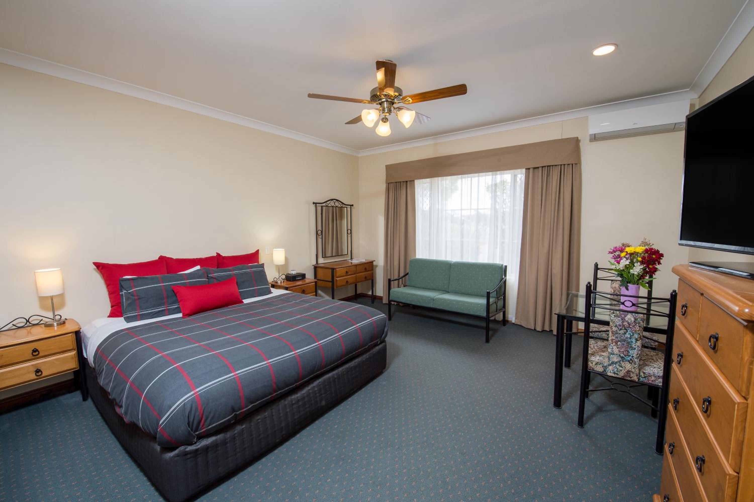 Standard King Room - Photo 3
