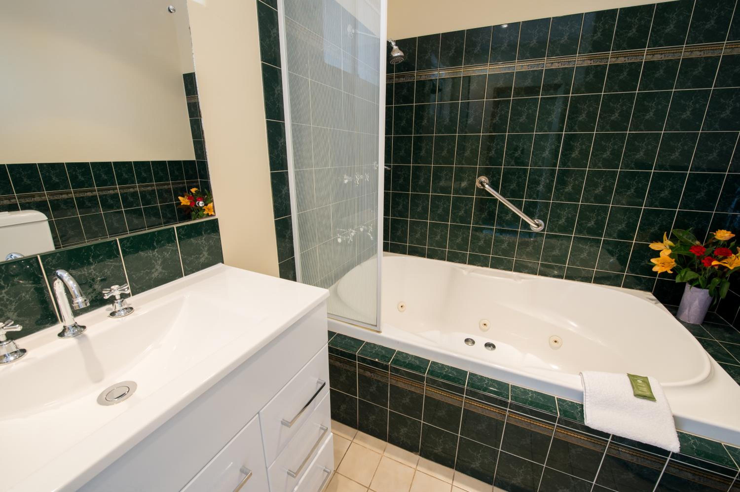 Standard King Room - Photo 4