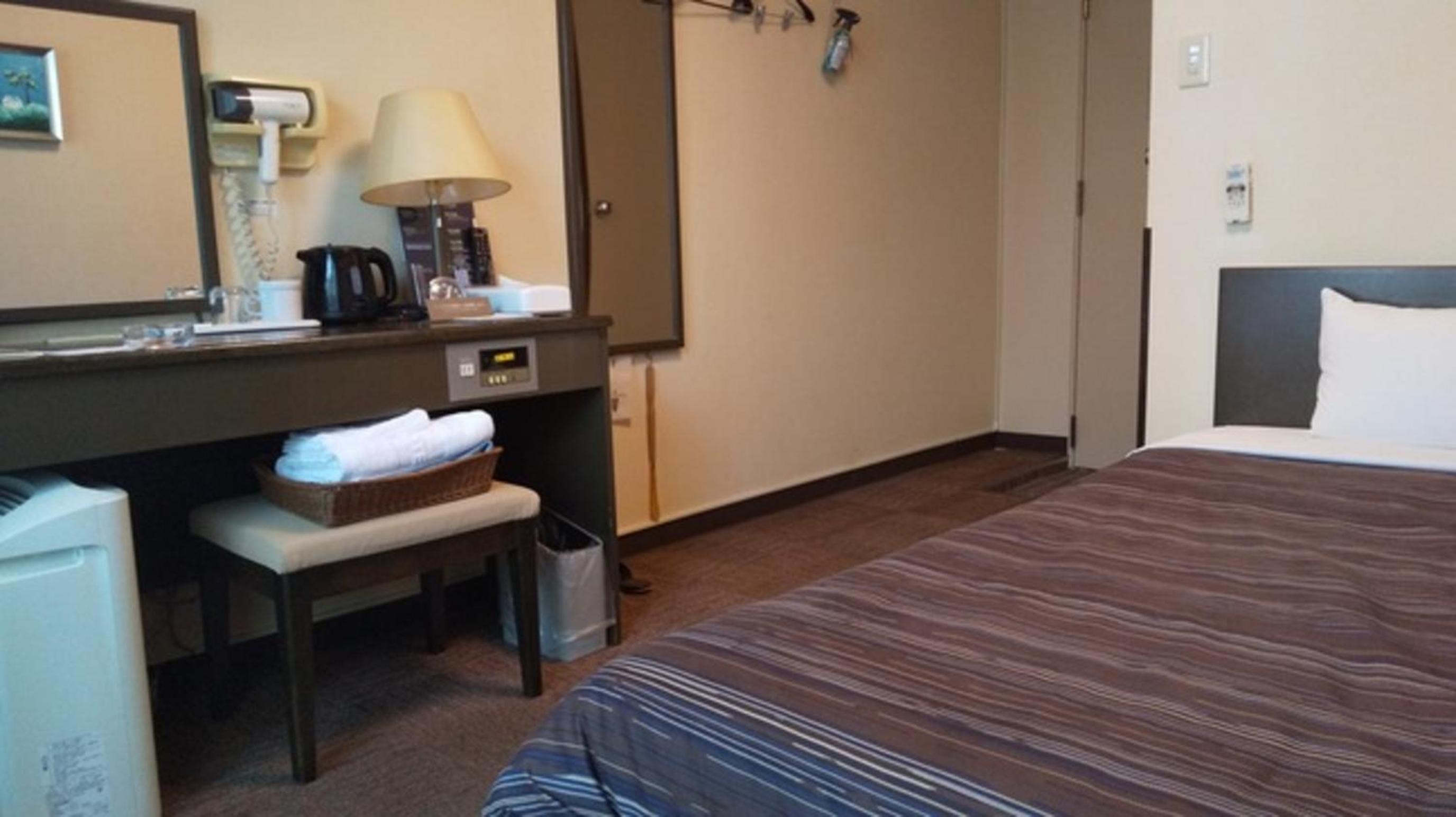 Single Room With Shared Bathroom - Non-Smoking - Male Only photo 1
