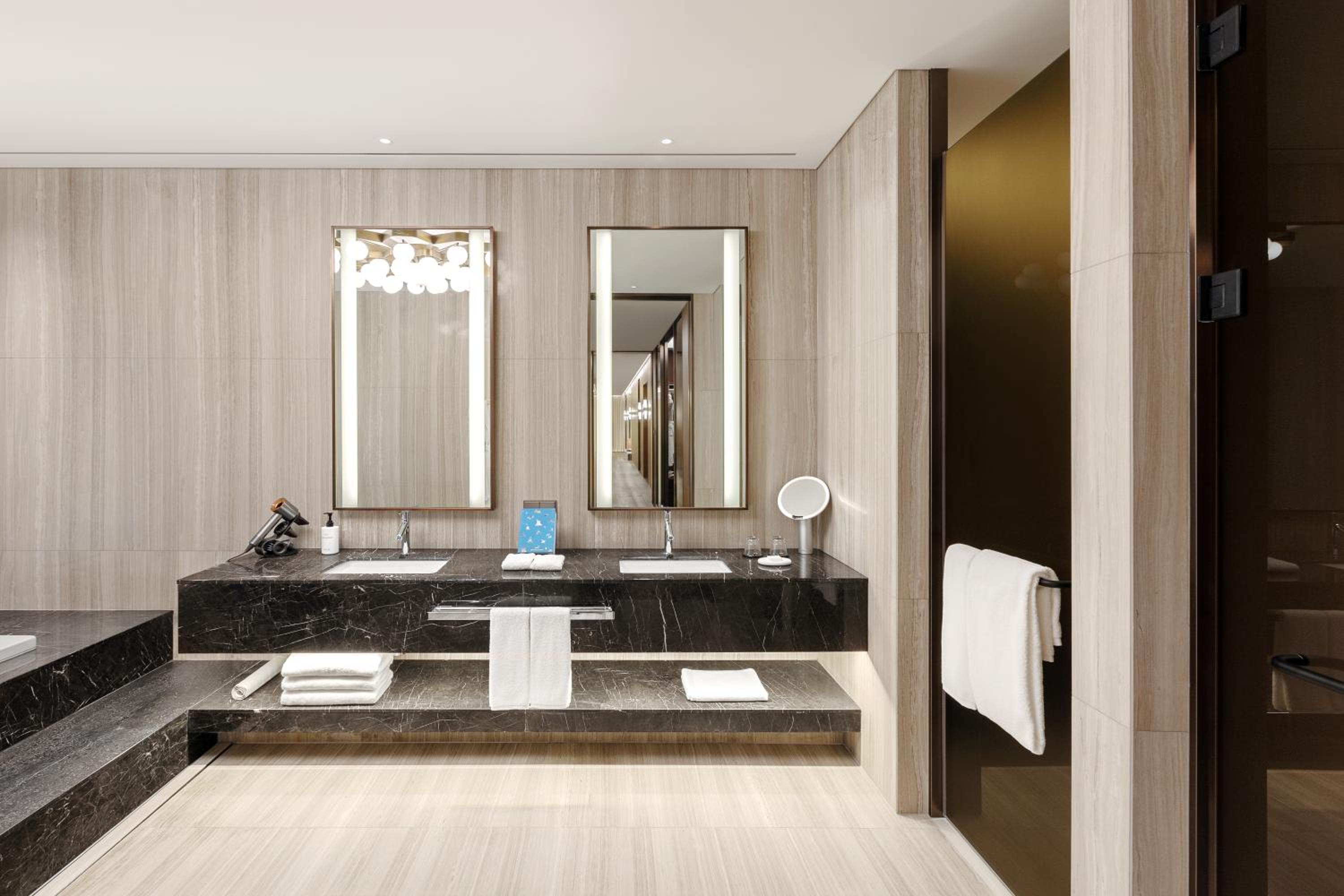 Grand Suite - Non-Smoking - Photo 2