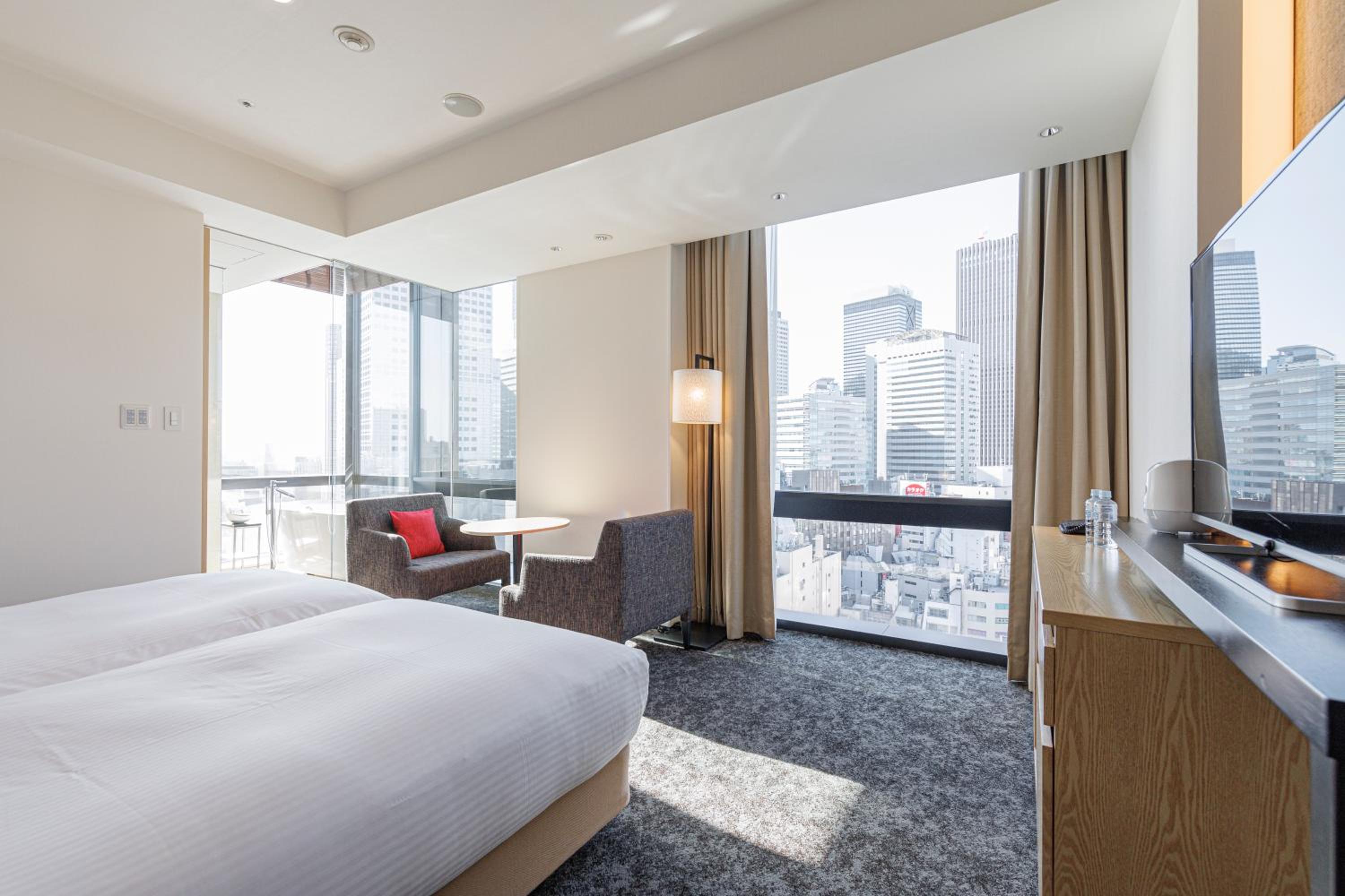 Premium Twin Room with View from Bathroom (Floor 15-16) - Non-Smoking - Photo 9