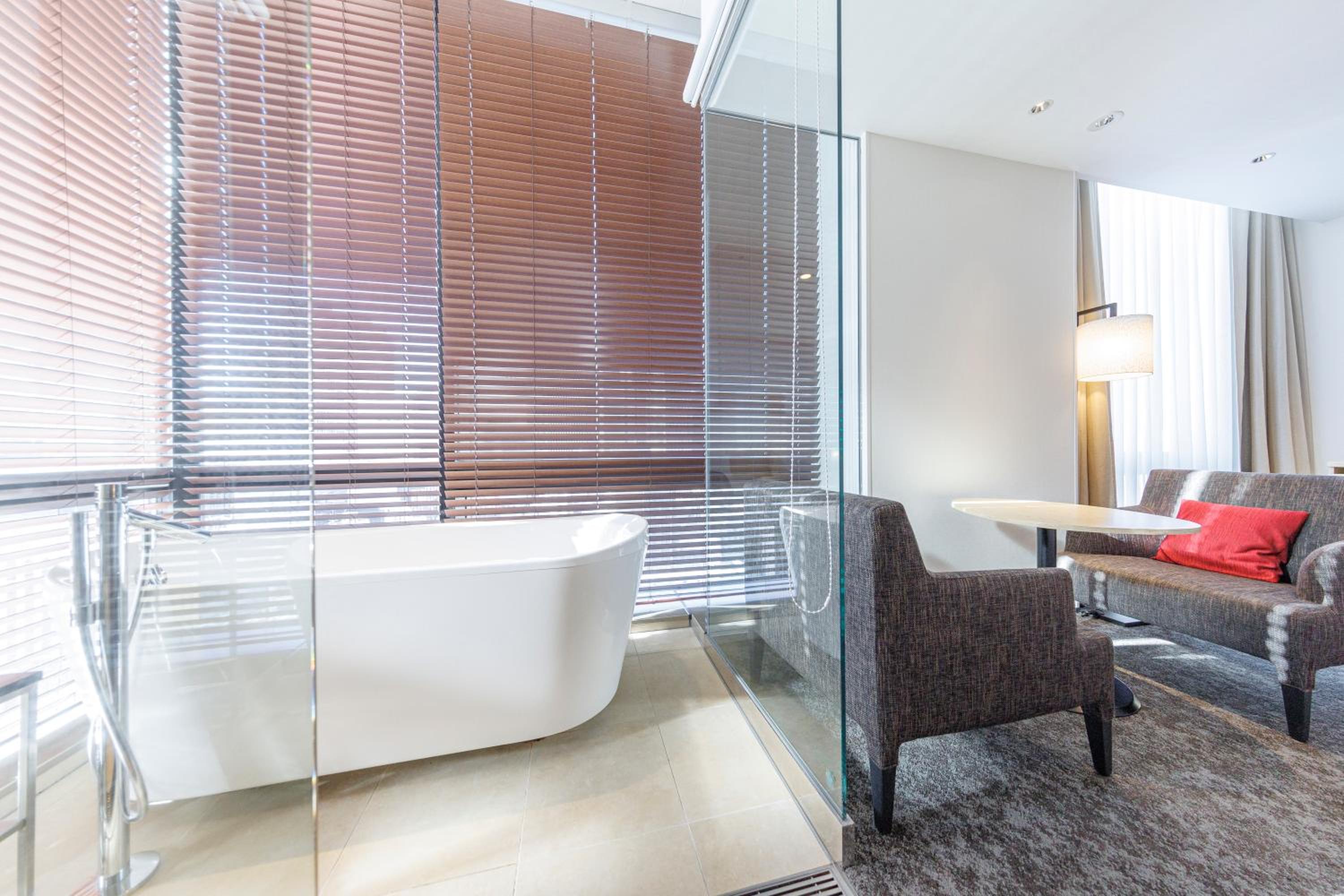 Premium Twin Room with View from Bathroom (Floor 15-16) - Non-Smoking - Photo 23