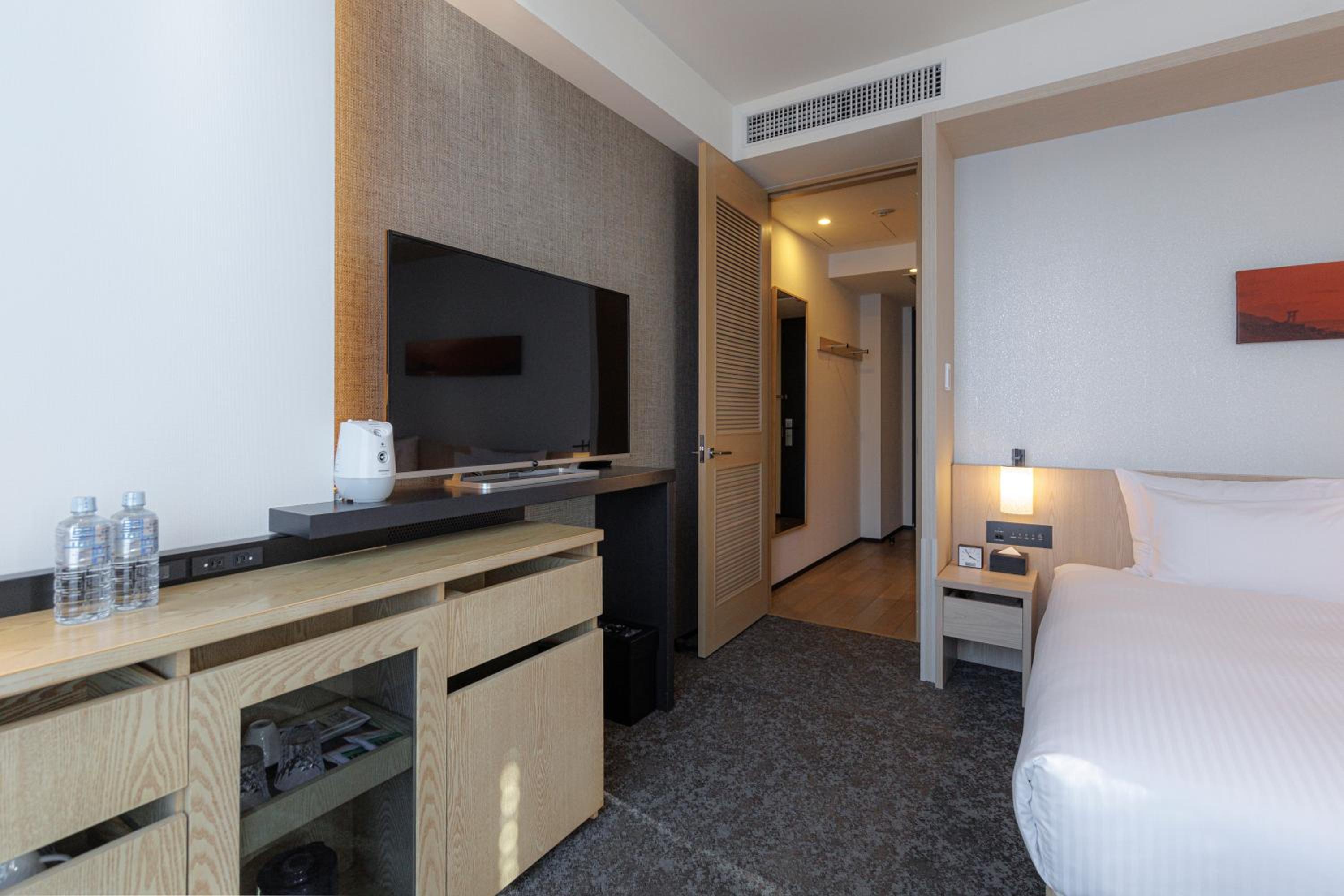 Premium Twin Room with View from Bathroom (Floor 15-16) - Non-Smoking - Photo 15