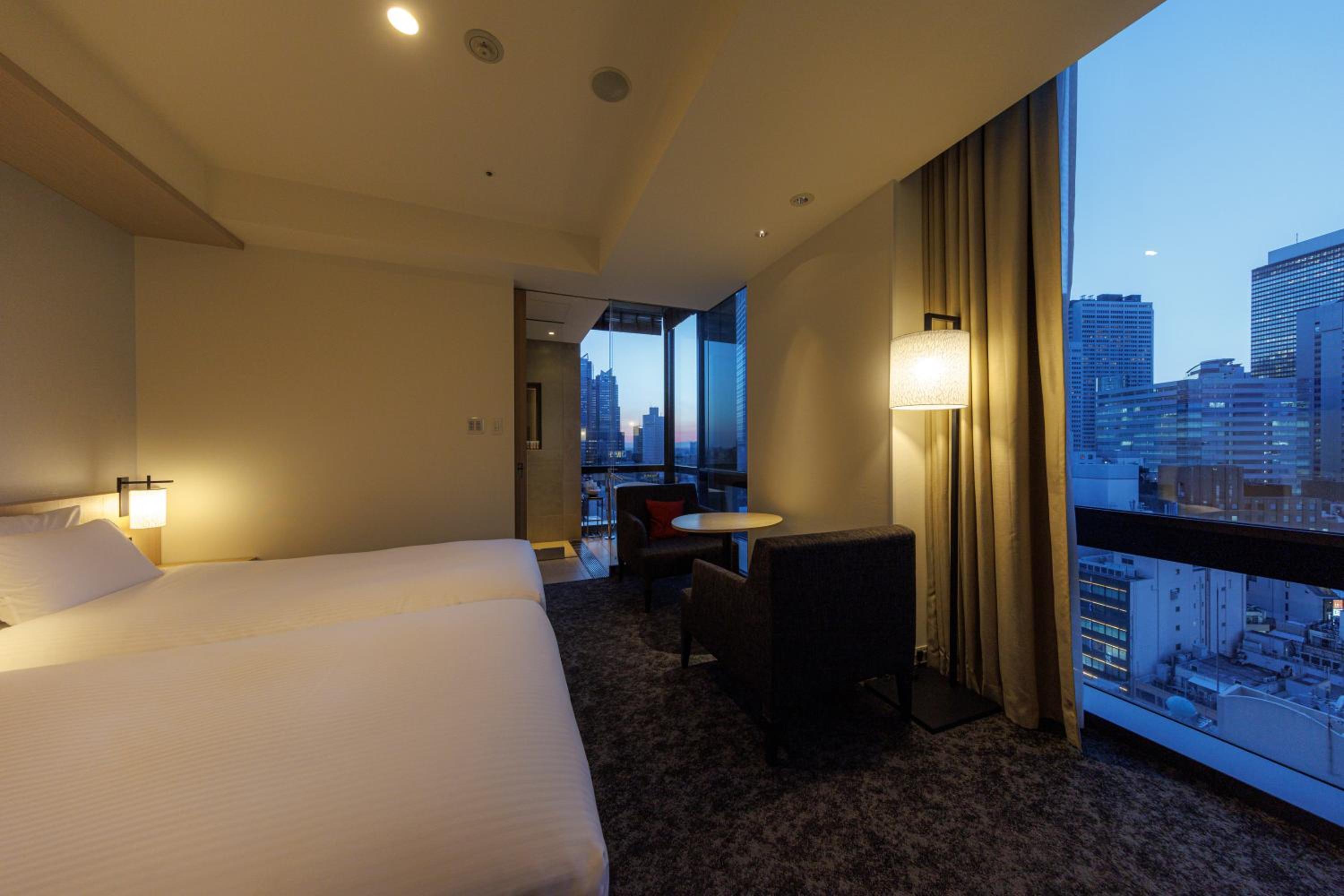 Premium Twin Room with View from Bathroom (Floor 15-16) - Non-Smoking - Photo 10