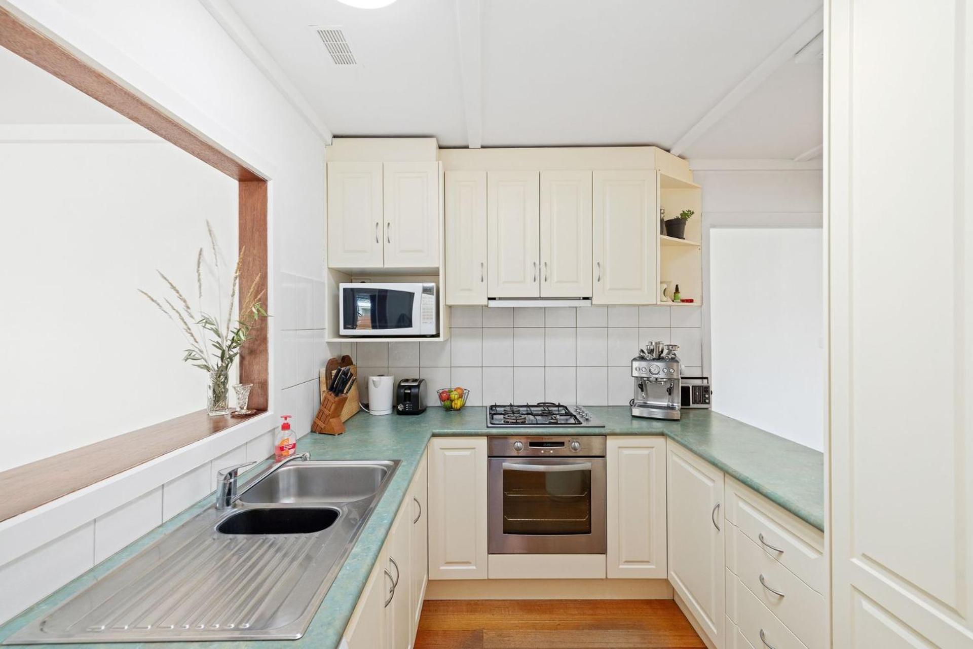 Three-Bedroom House photo 2