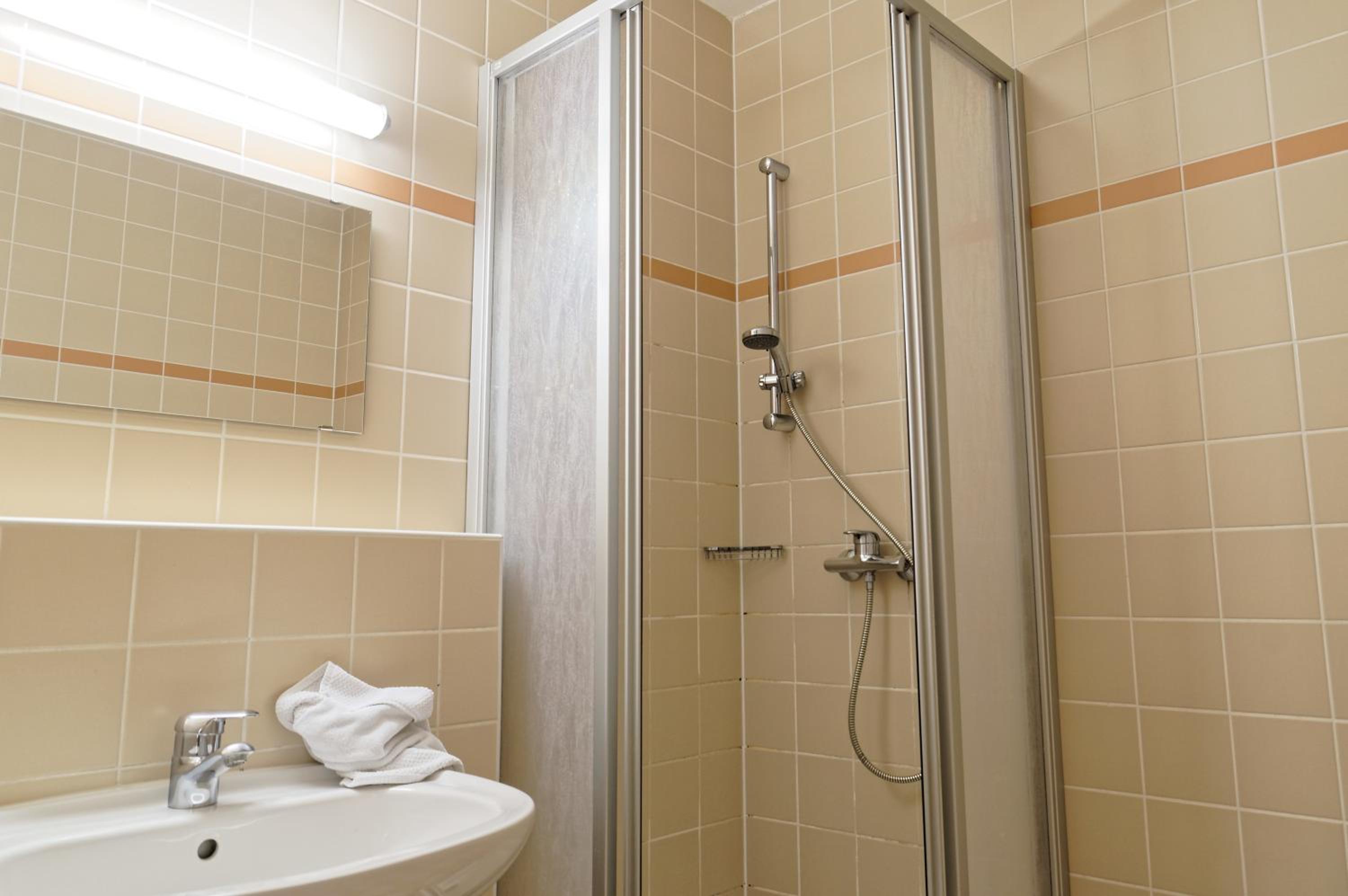 Single Room with Bathroom photo 3
