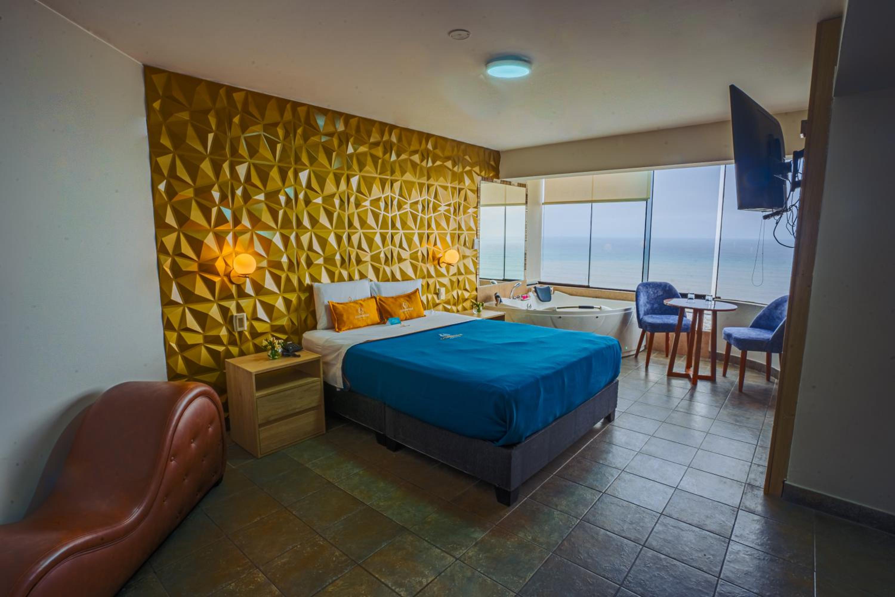 Deluxe Suite with Sea View