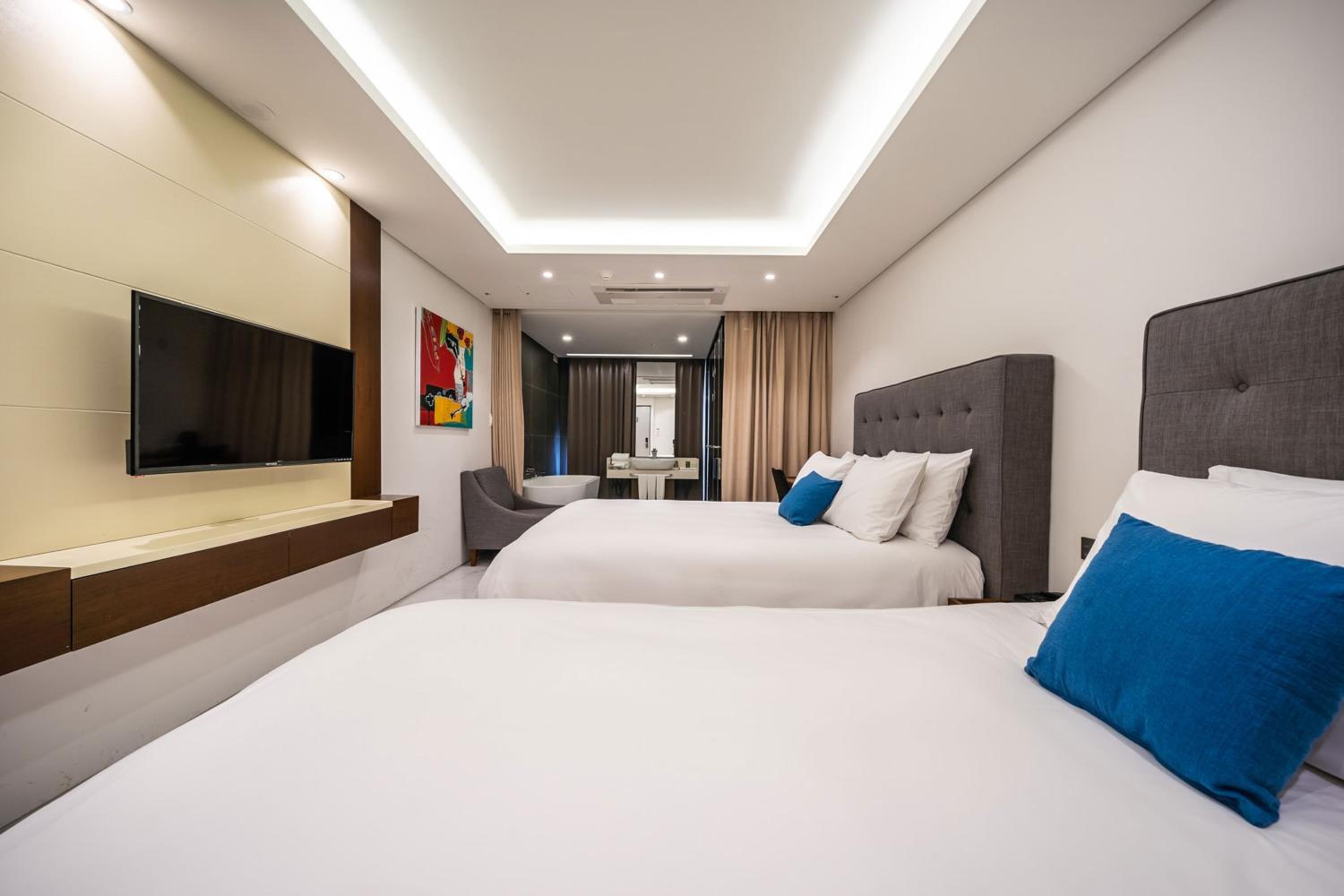 Deluxe Twin Room - Photo 3
