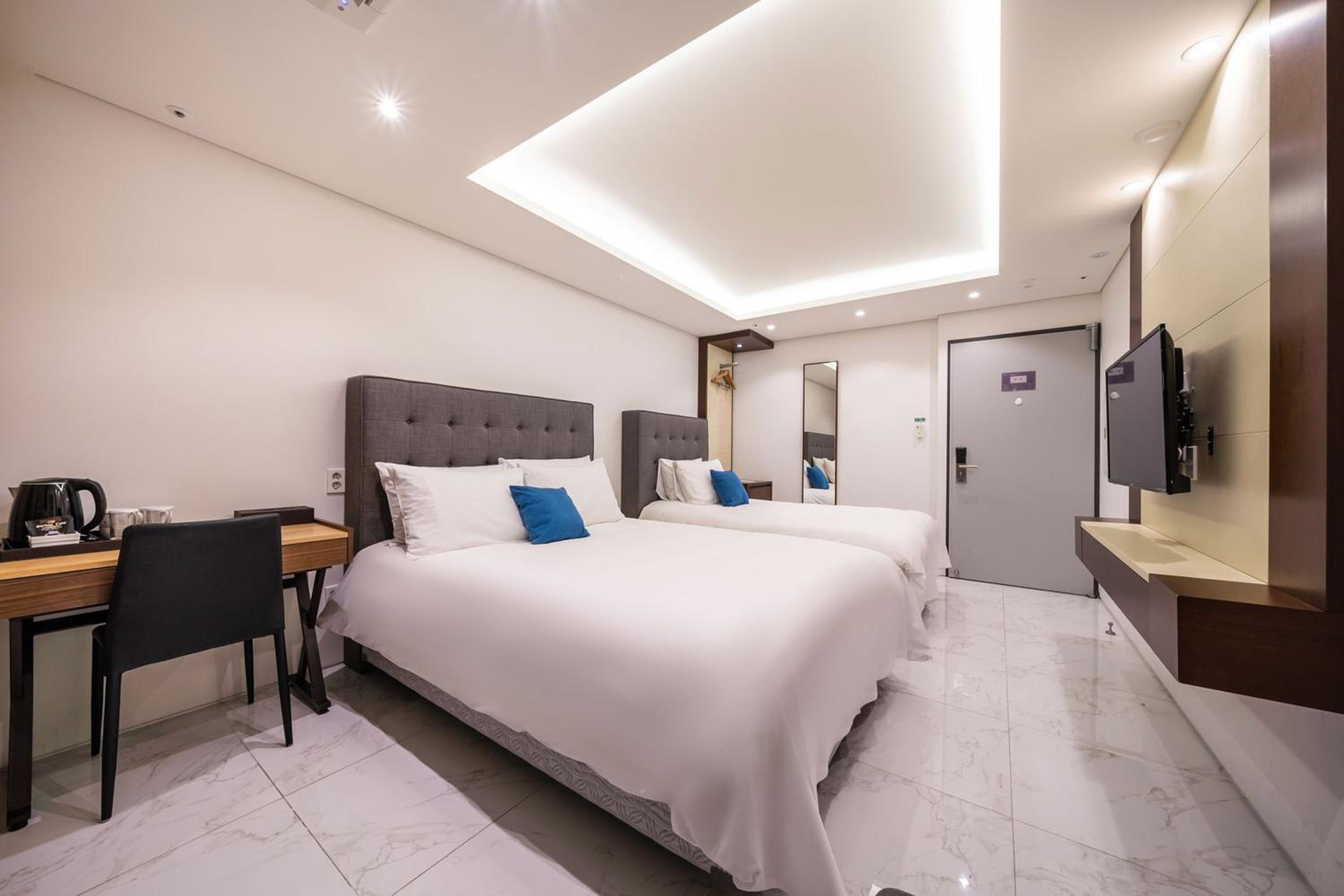 Deluxe Twin Room - Photo 6