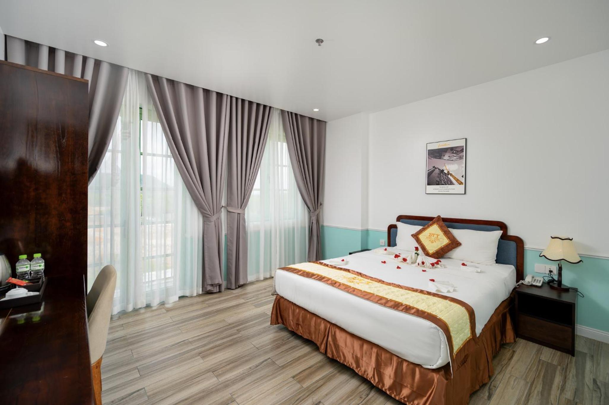 Deluxe King Room - Photo 1
