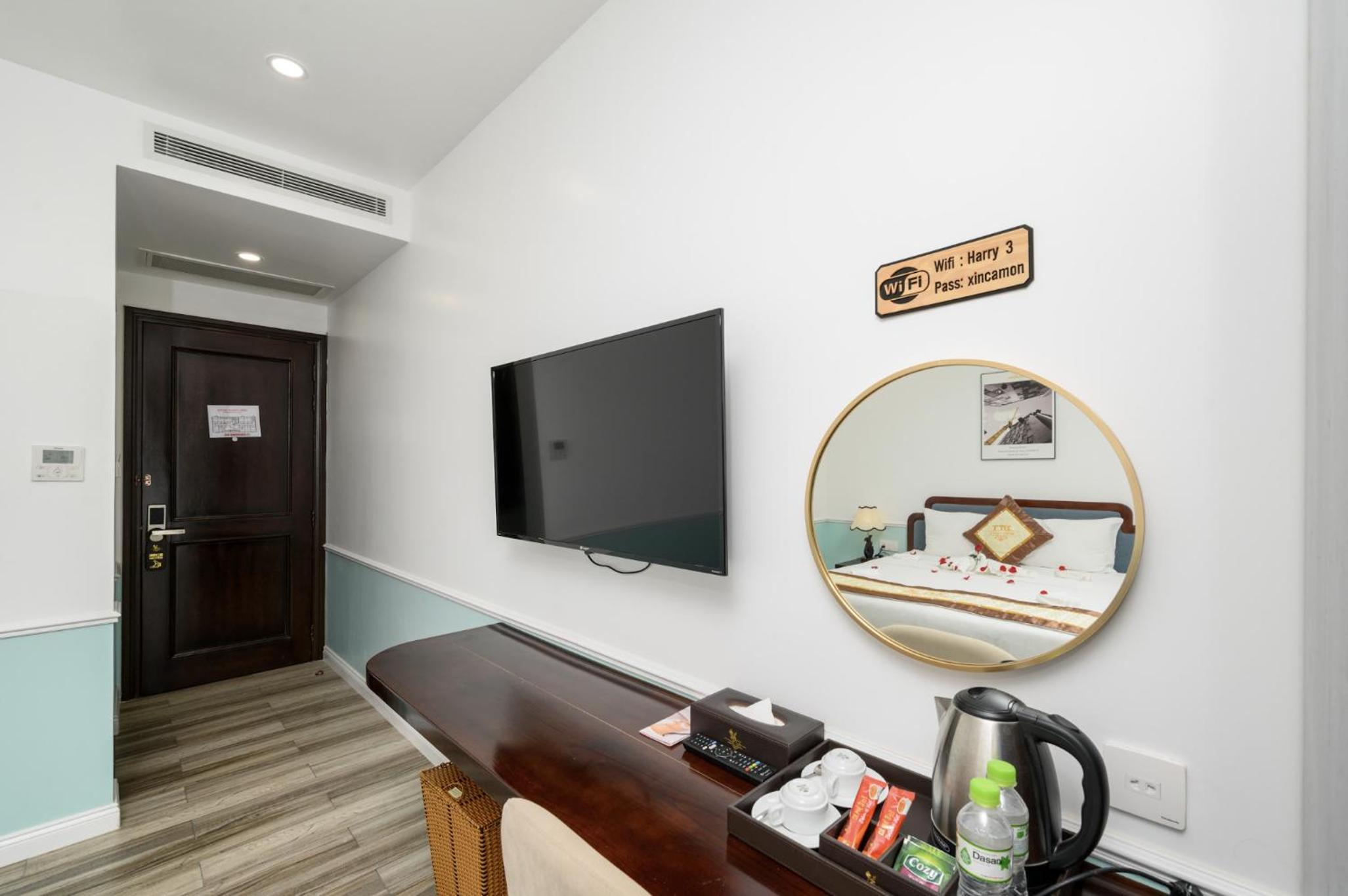 Deluxe King Room - Photo 7