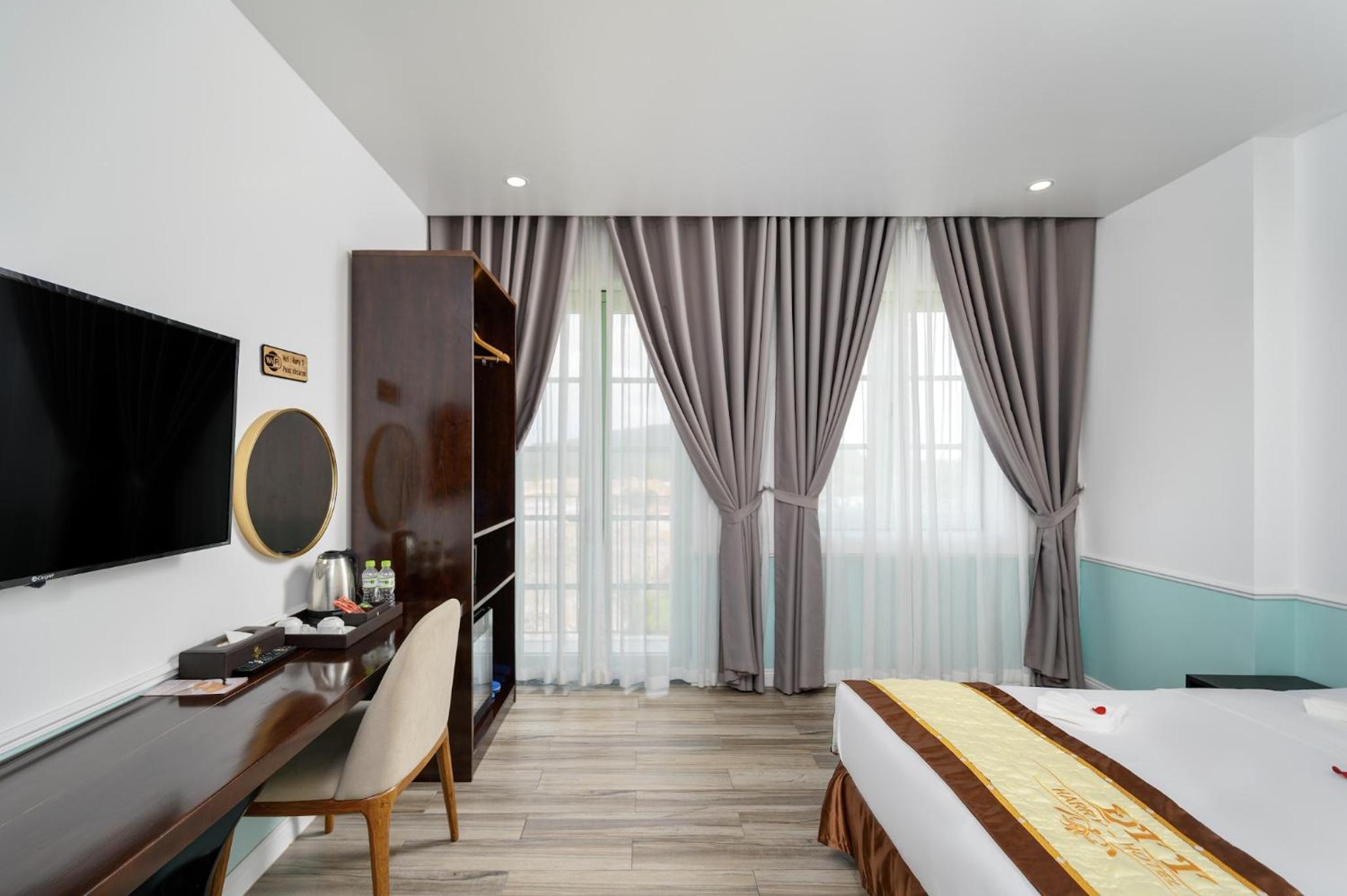 Deluxe King Room - Photo 3