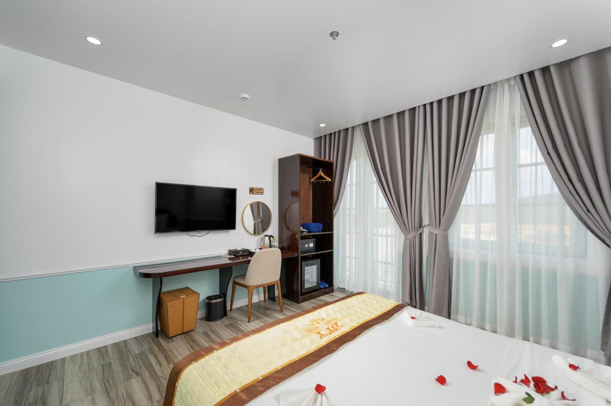 Deluxe King Room - Photo 2