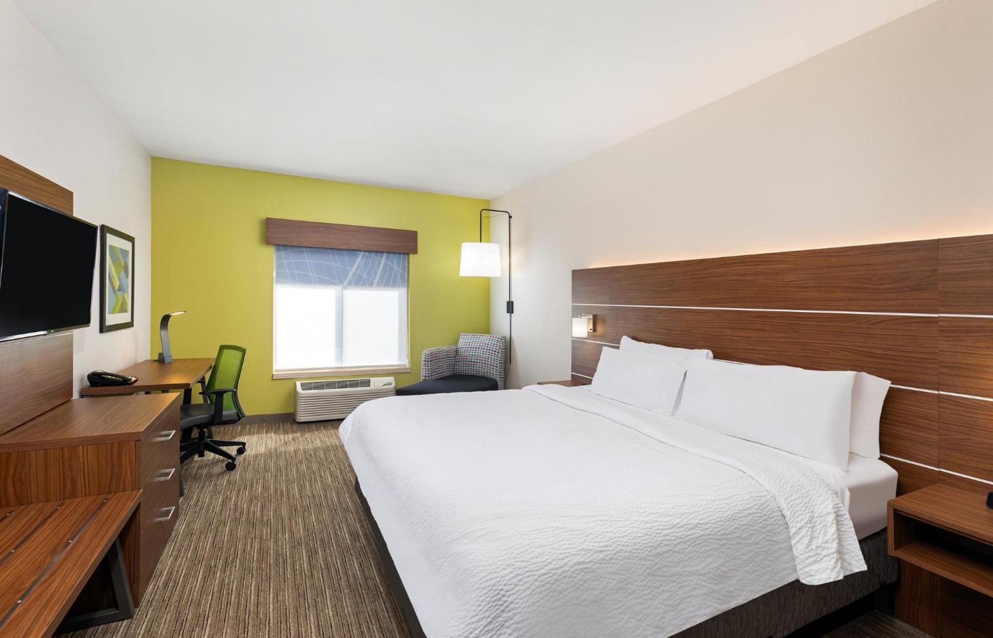 Standard King Room with Extra Floor Space - Photo 1