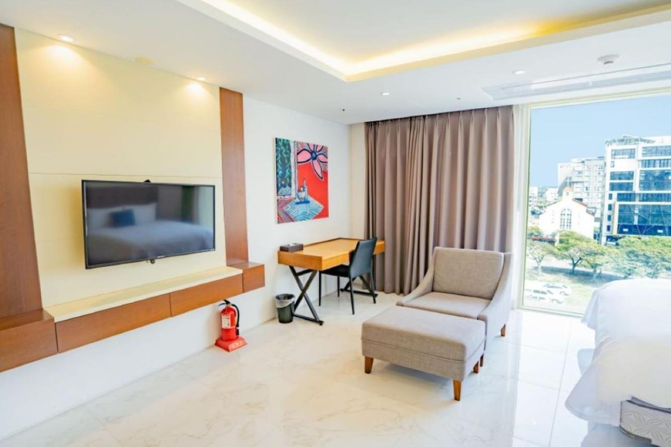 Superior Family Room - Photo 1