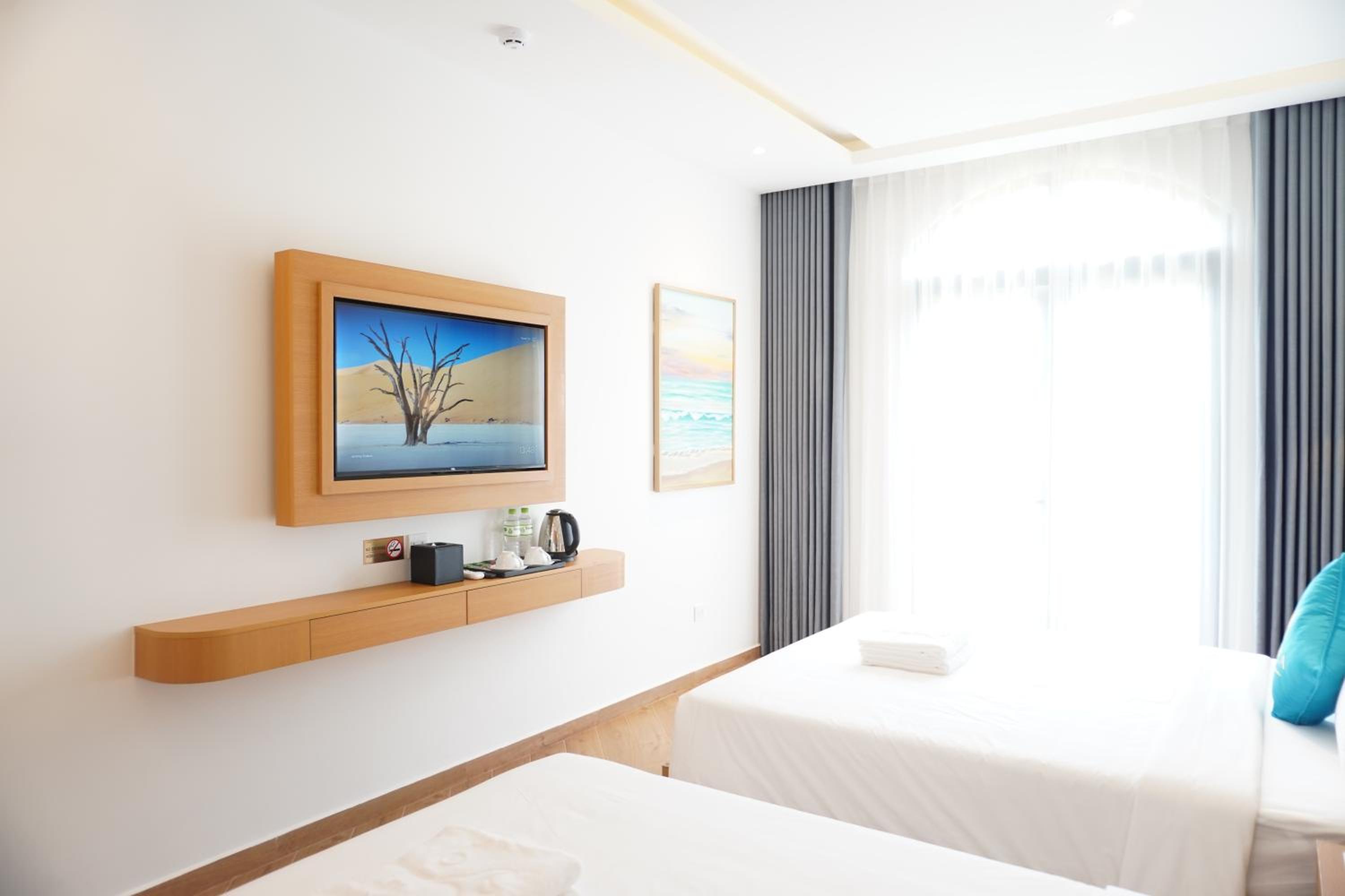 Quadruple Room with Balcony - Photo 2