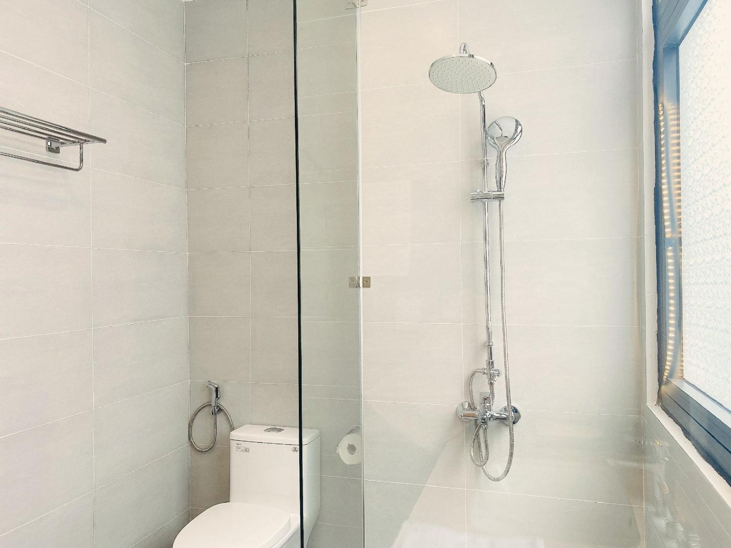 Quadruple Room with Balcony - Photo 8