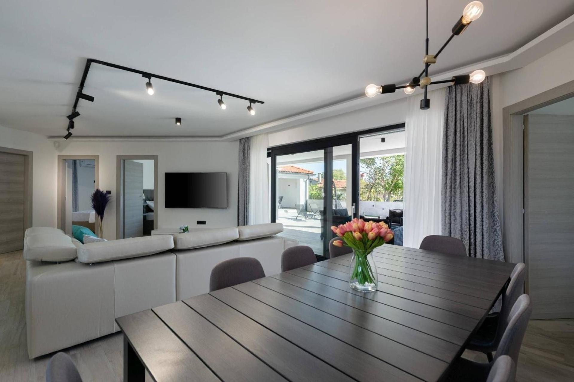 Four-Bedroom Vacation Home photo 2