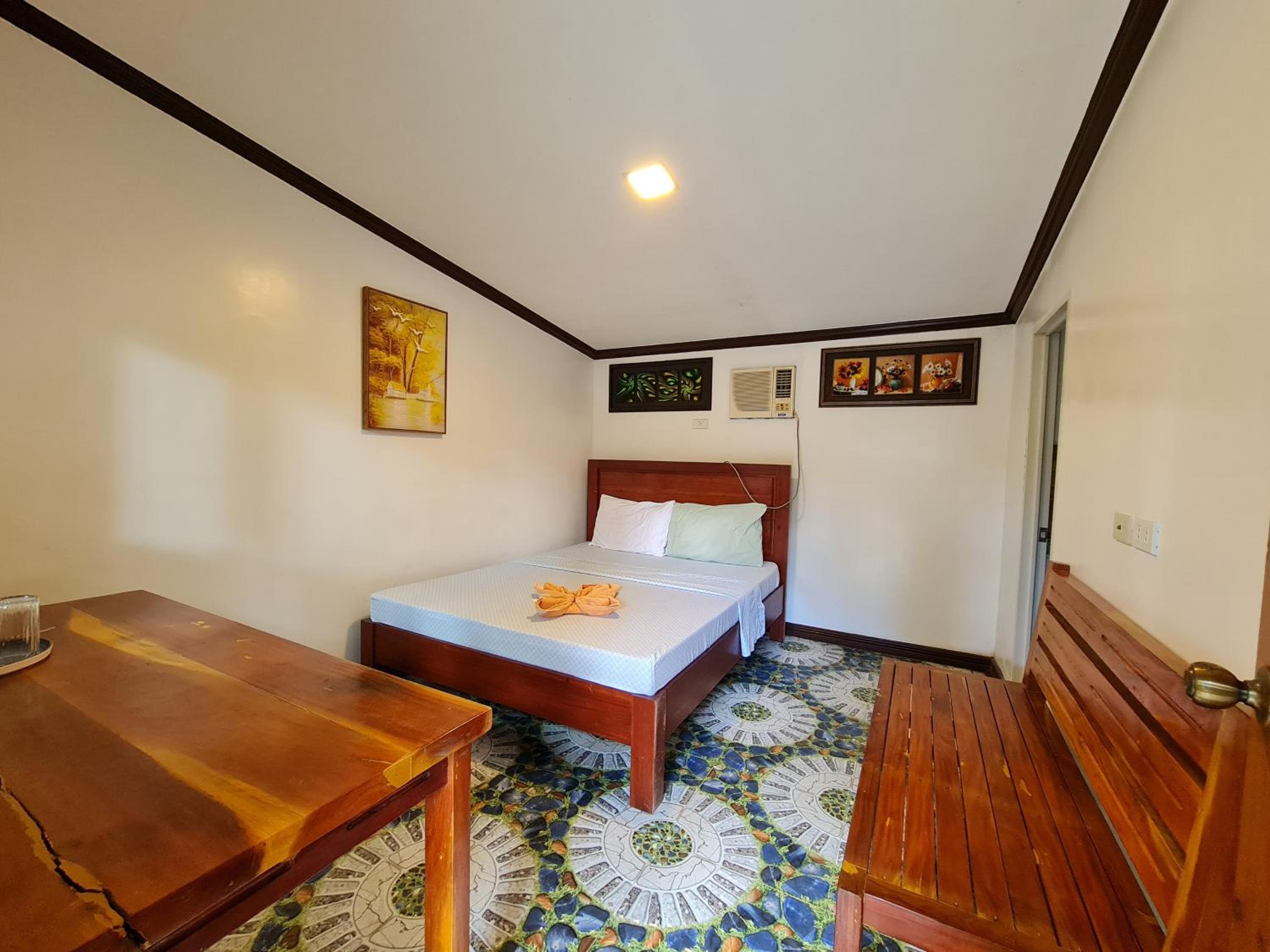 Queen Room photo 1