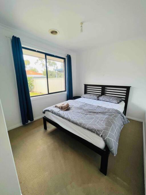 Three-Bedroom House photo 3