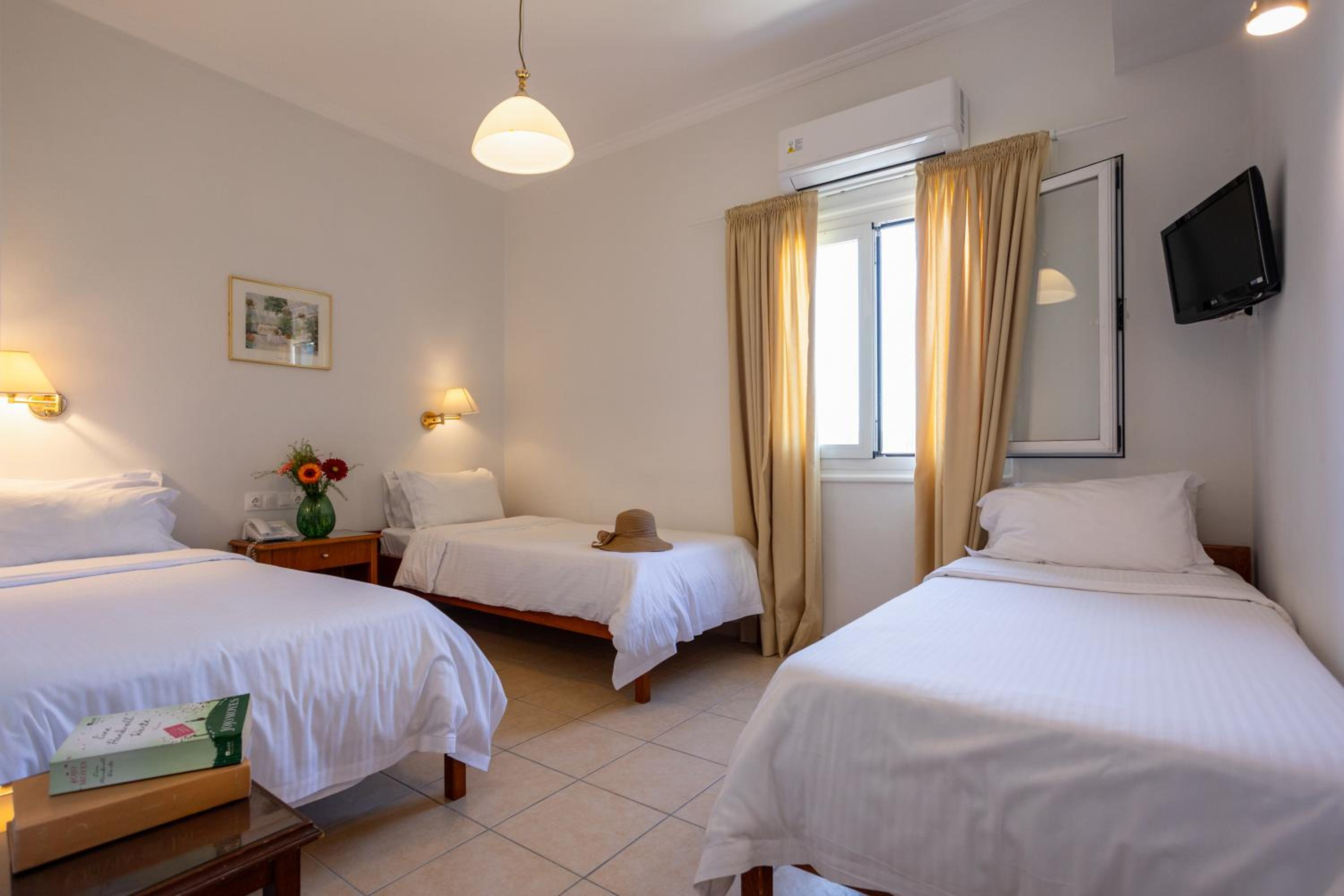 Triple Room - Photo 1