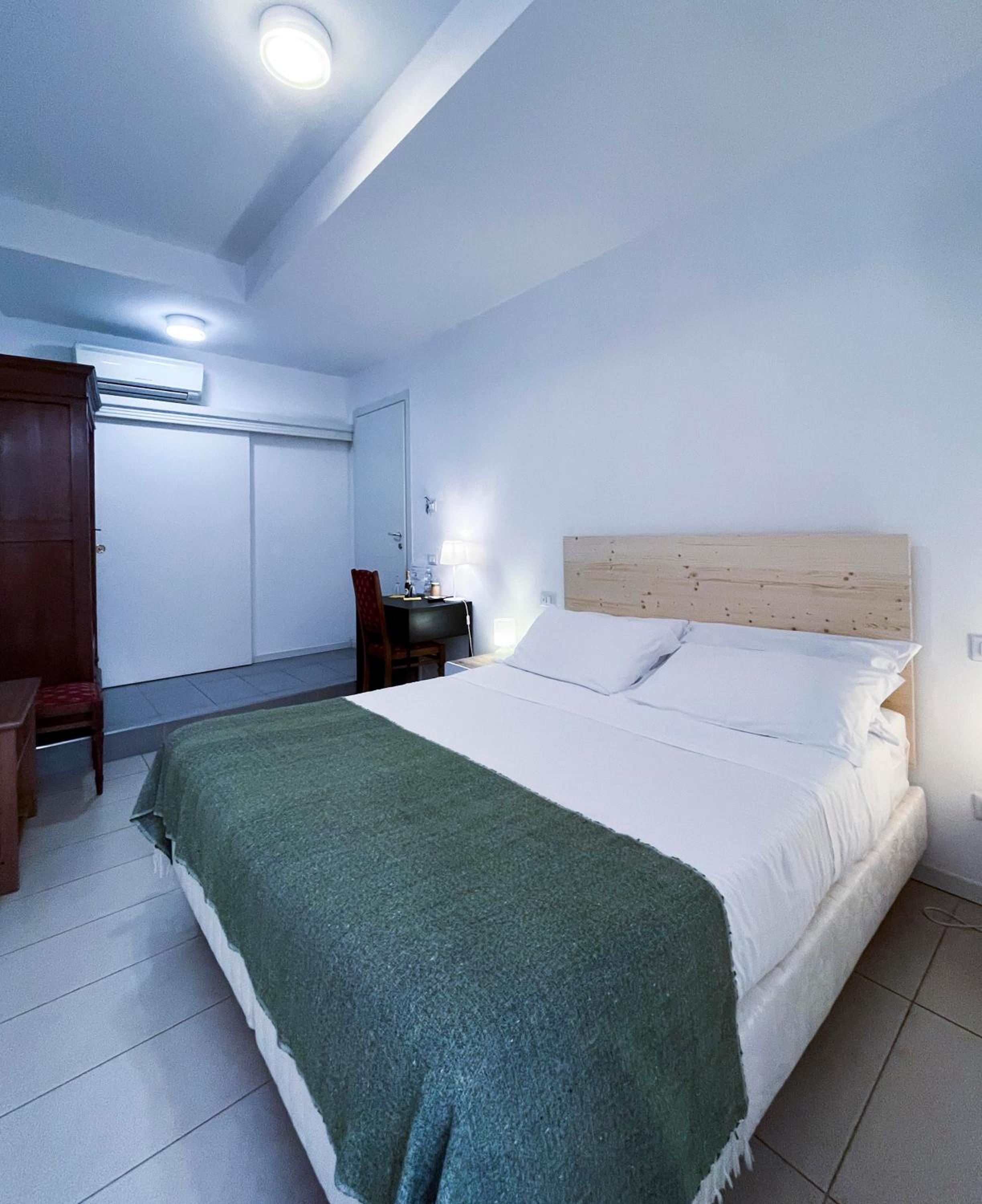 Double or Twin Room with Balcony photo 2