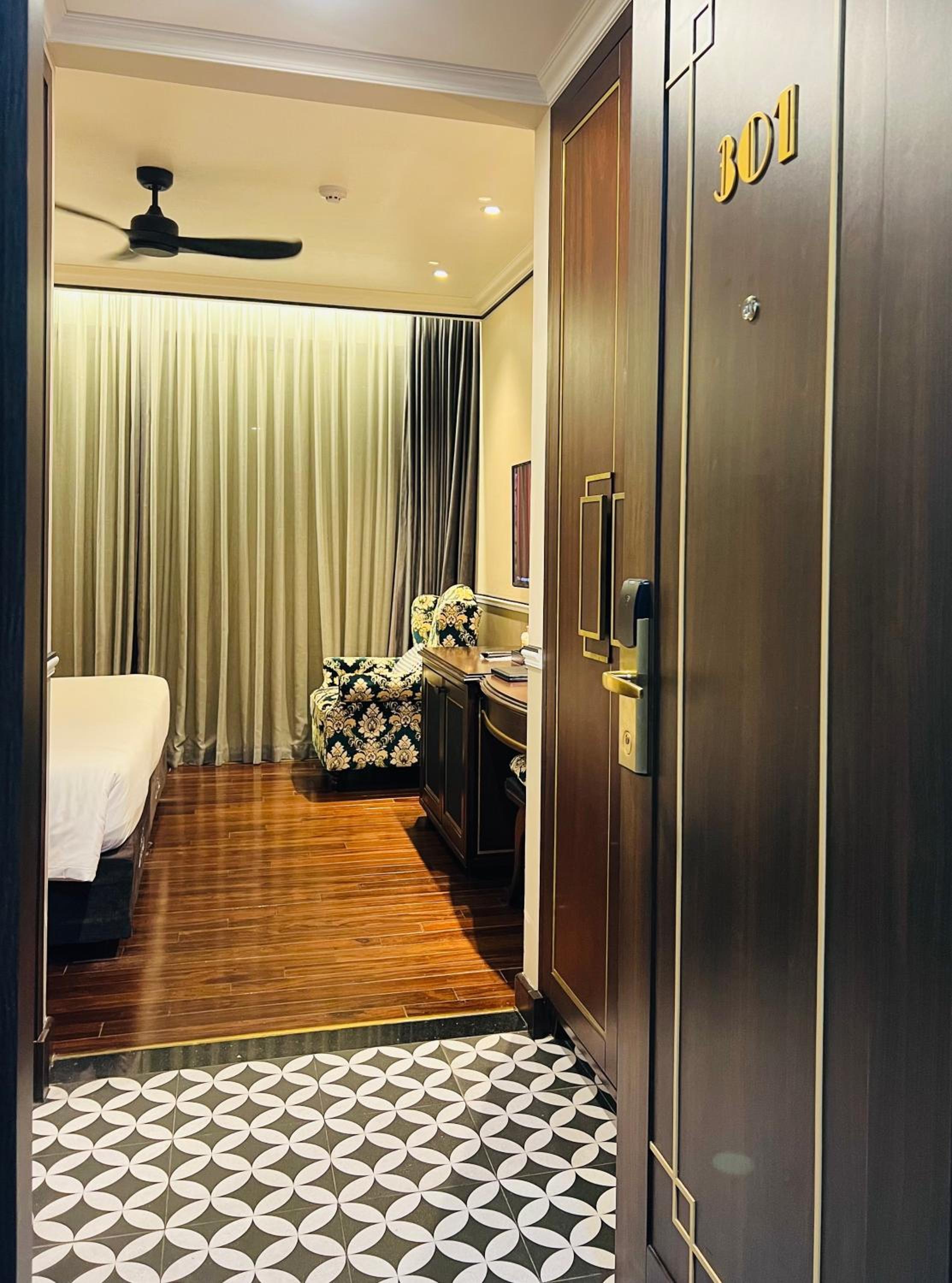 Superior King Room
