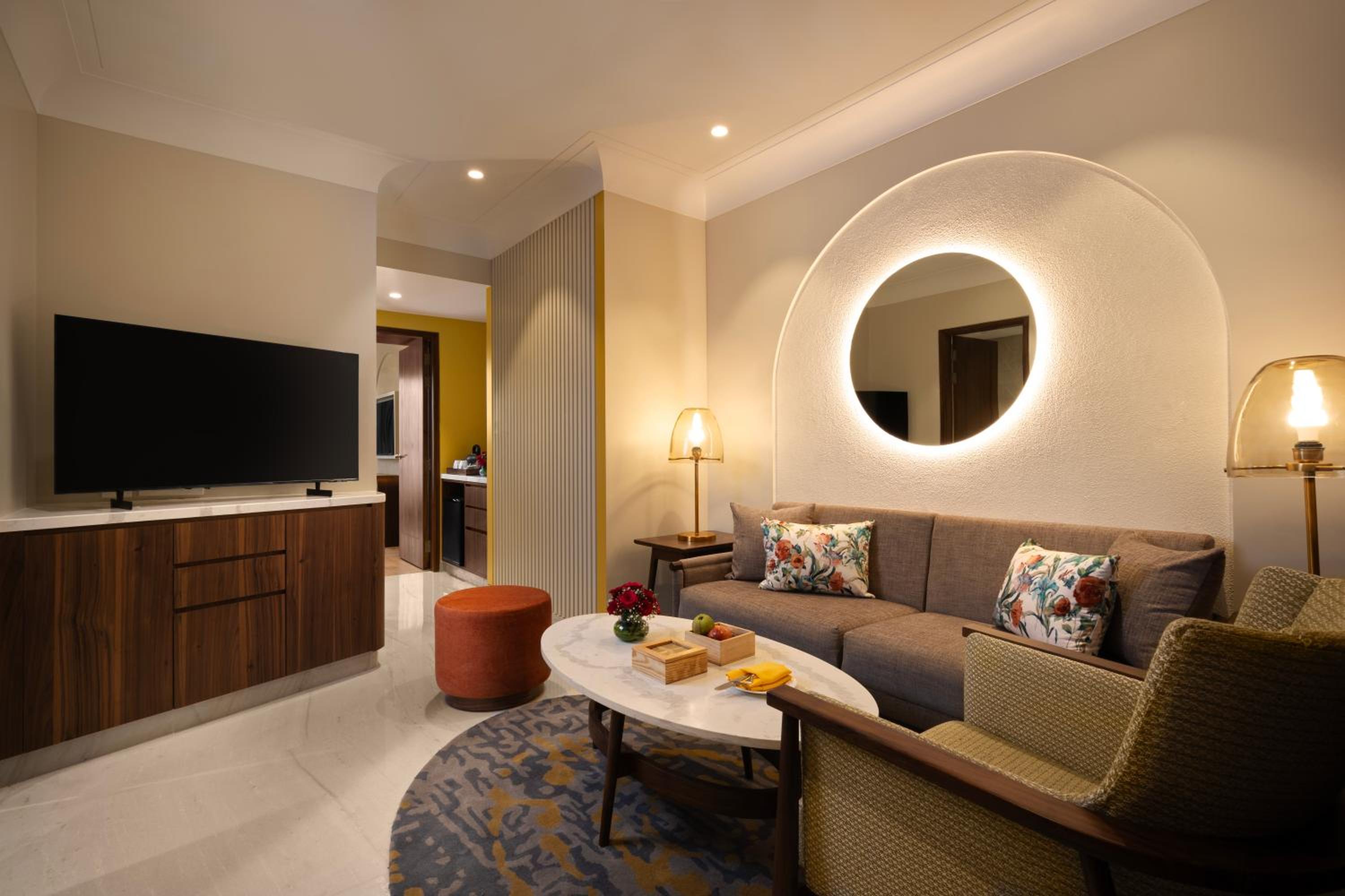 One Bedroom Royal Apartment (Garden Facing) photo 2