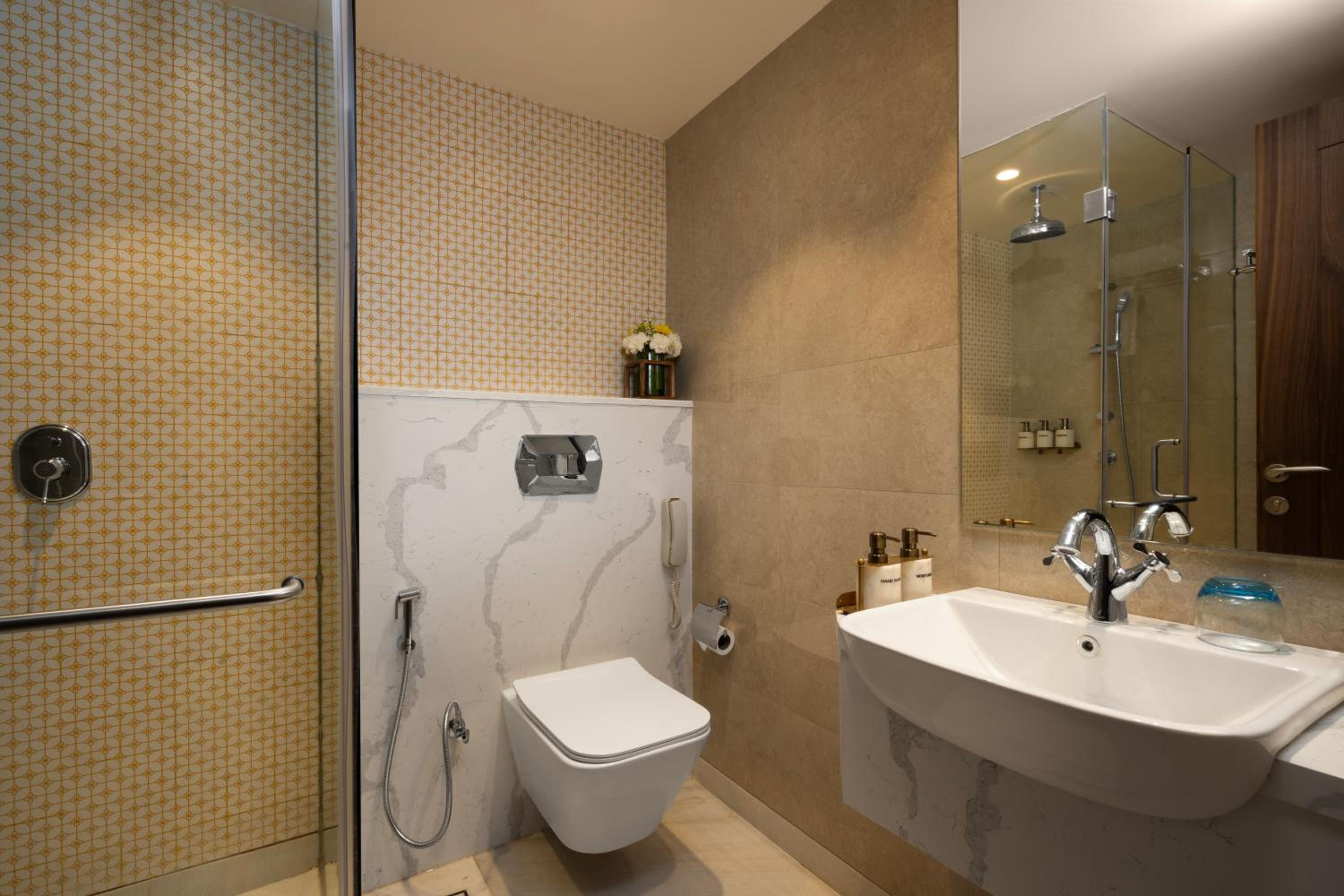 Two Bedroom Royal Apartment (Garden/Hill View) - Photo 6