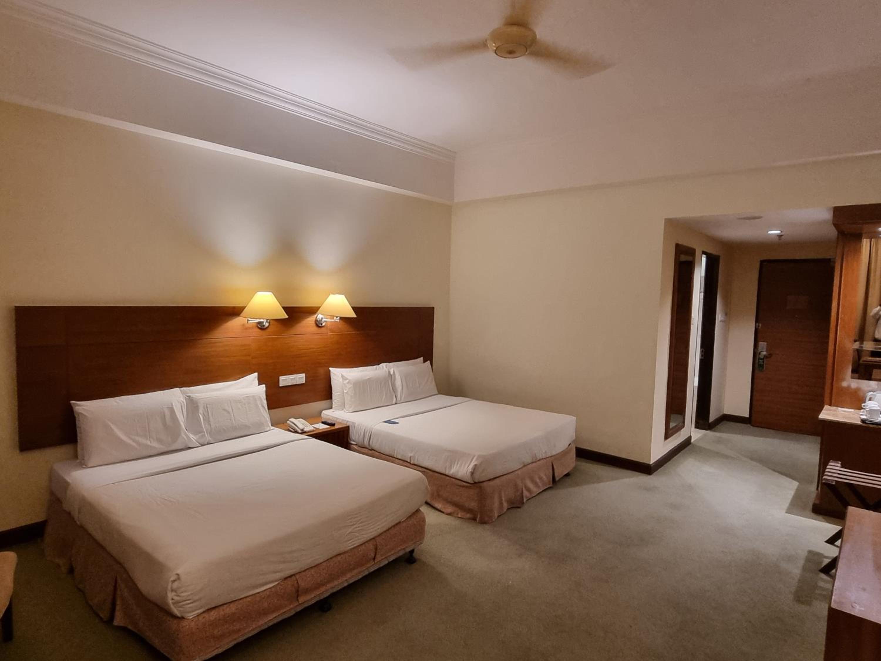 Deluxe Quadruple Room - Photo 2