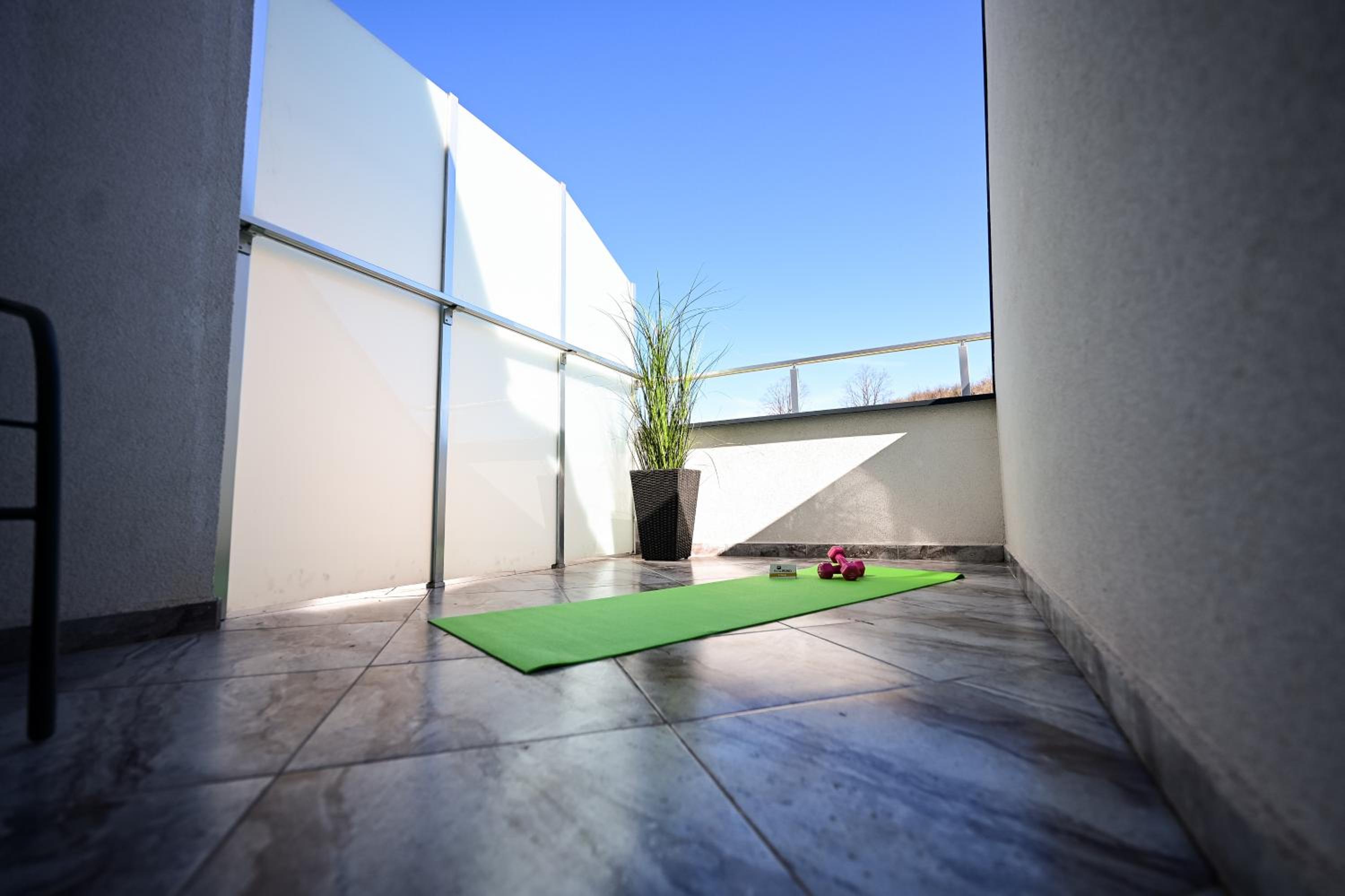 Apartment with Balcony - Photo 7