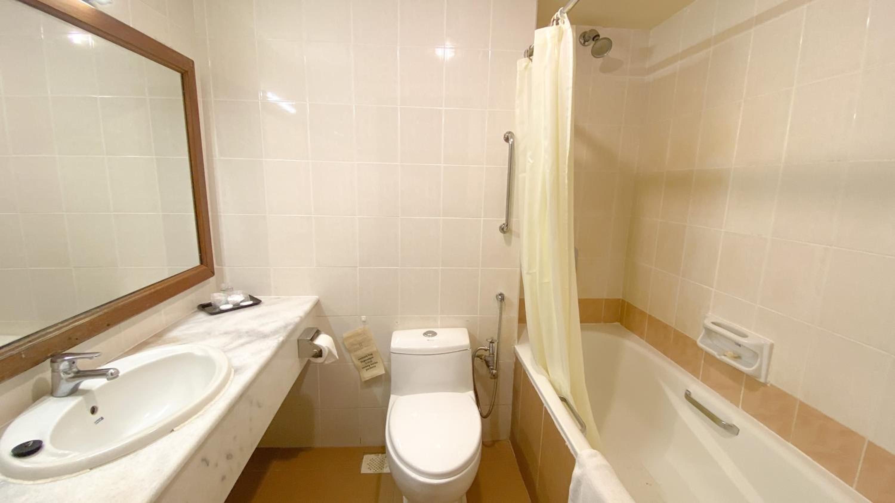 Superior Triple 3 Single Beds - Photo 4