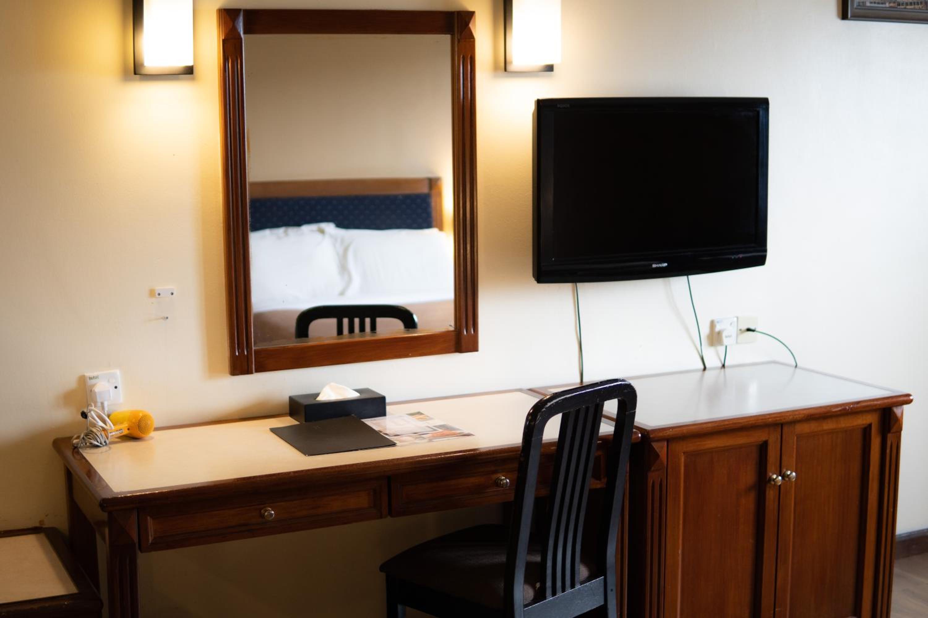 Superior King Room - Photo 8