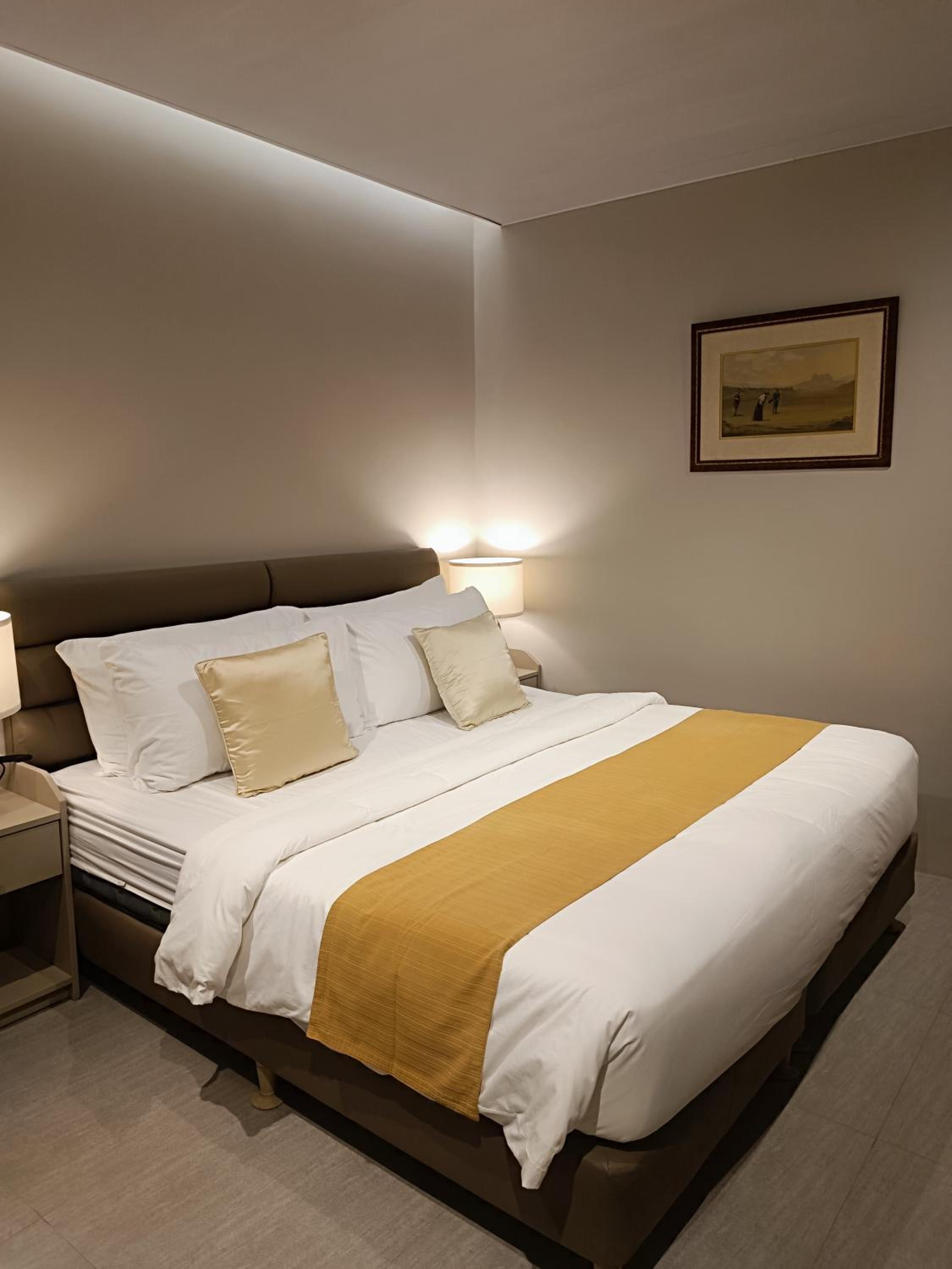 Deluxe King Room photo 1