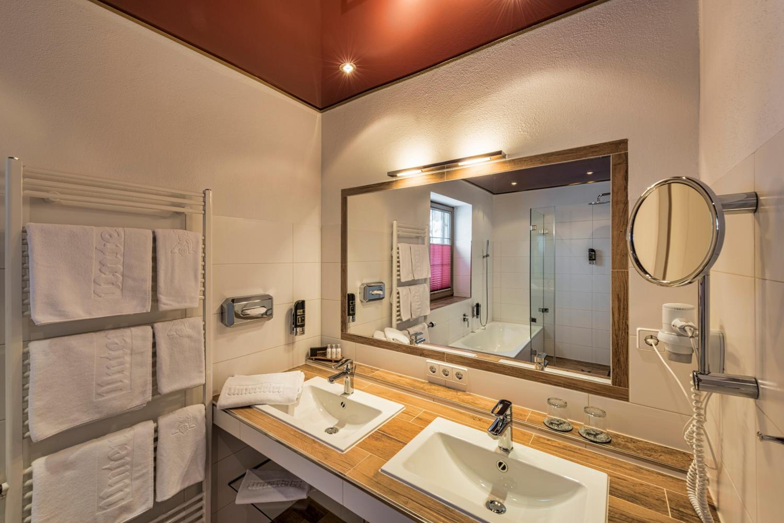 Executive Suite - Photo 2