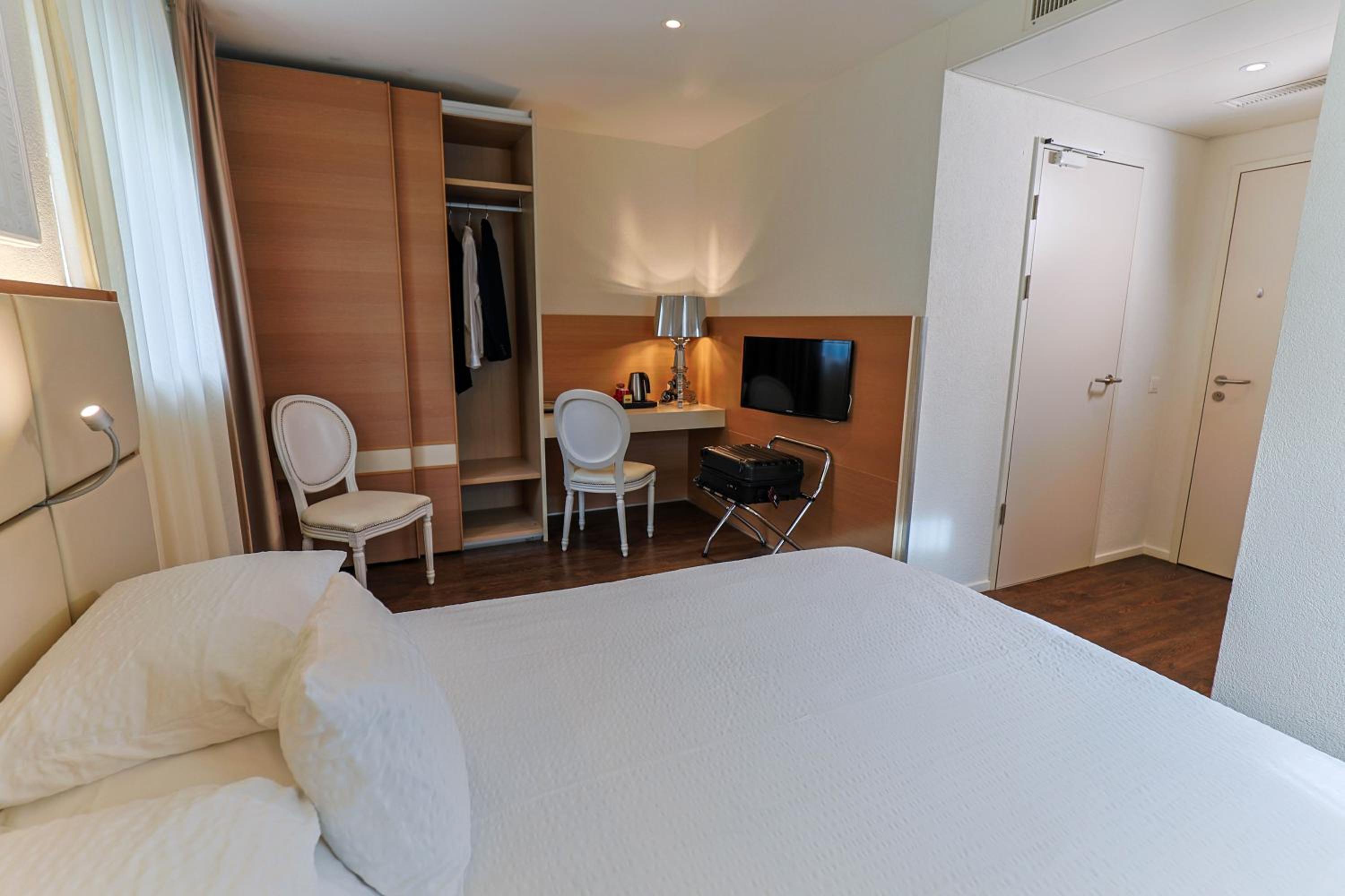 Queen Double Room - Photo 7