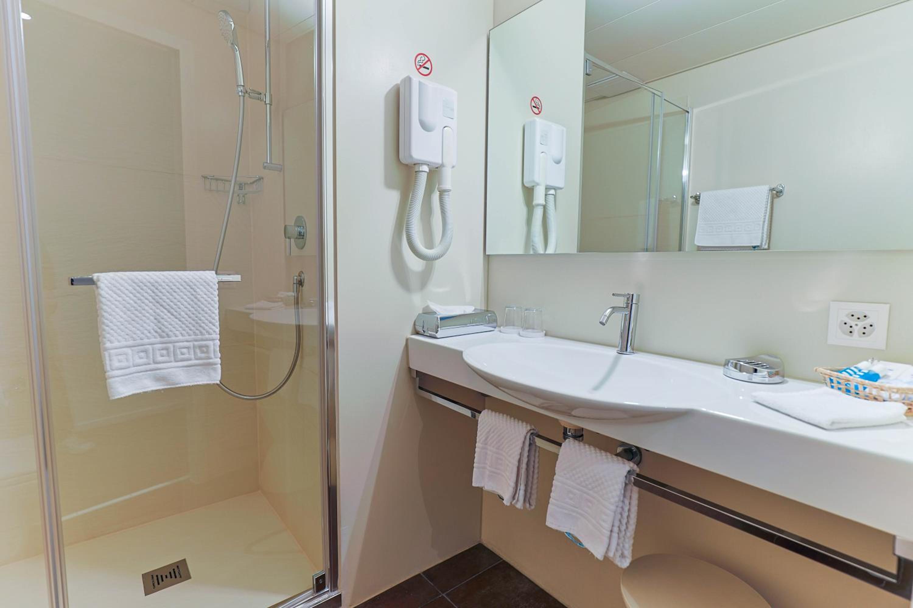 Queen Double Room - Photo 6