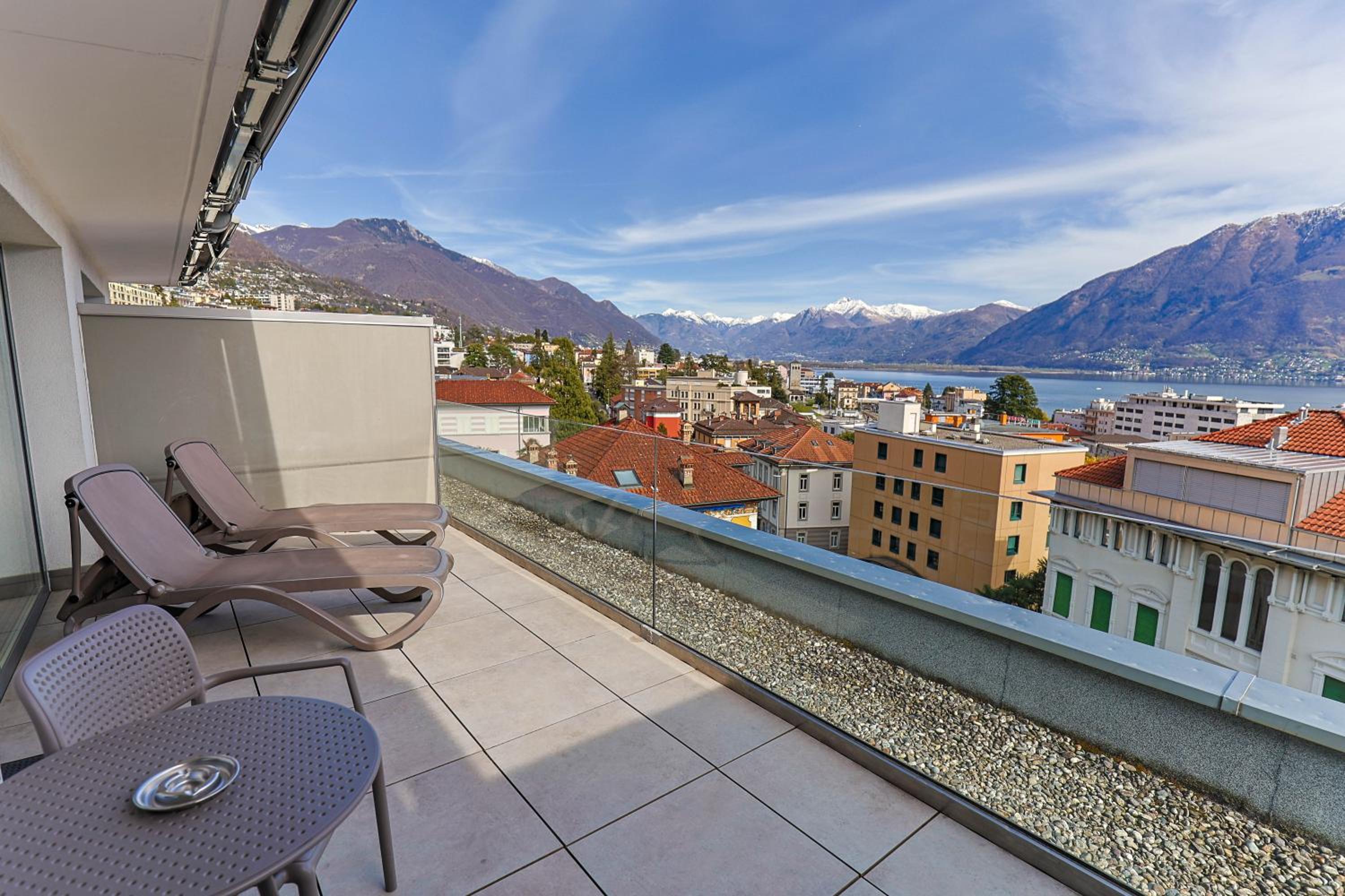 Panorama Double Room with Lake View and Balcony - Photo 3