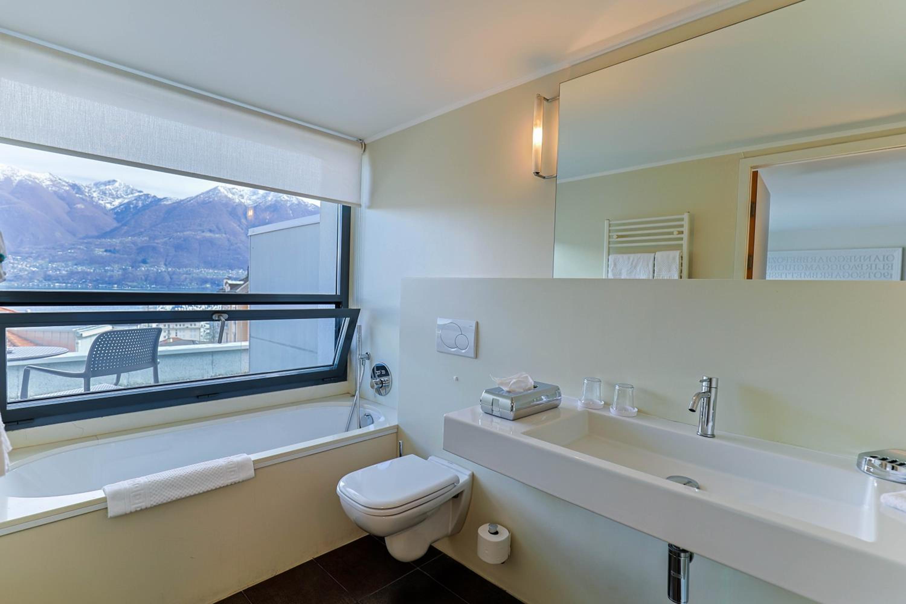 Panorama Double Room with Lake View and Balcony - Photo 5
