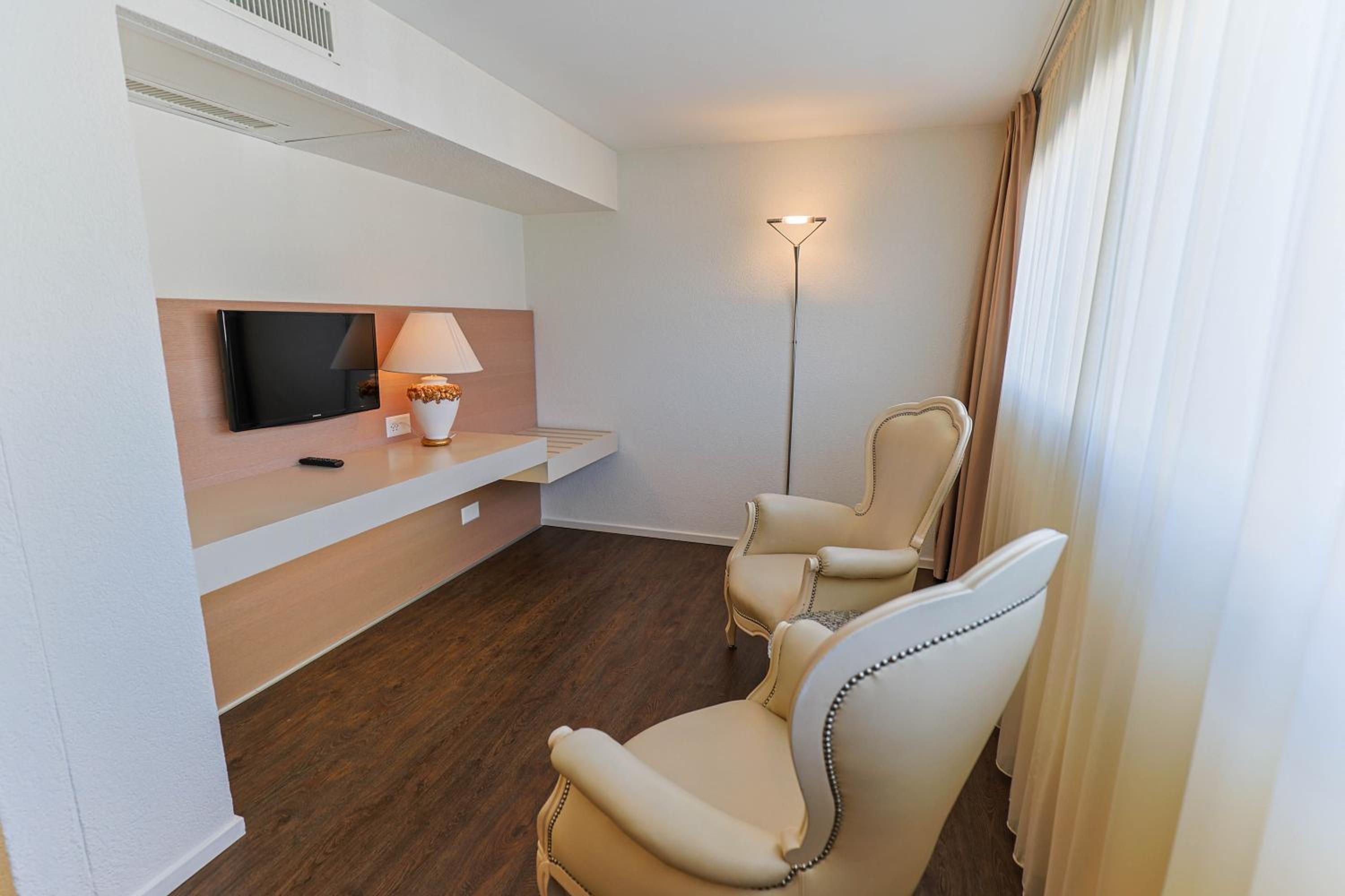 Junior Suite with Terrace - Photo 3
