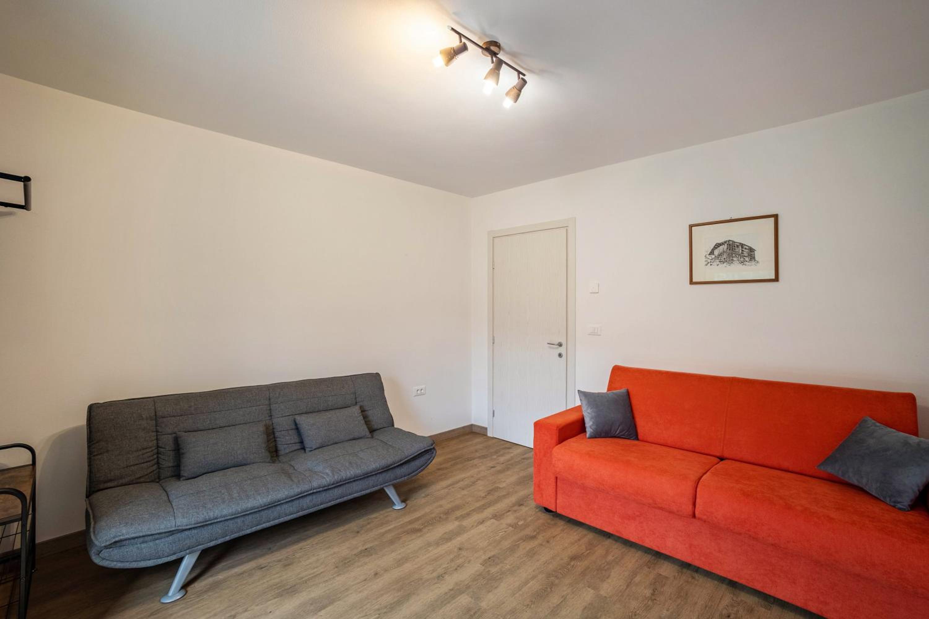 One-Bedroom Apartment with Lake View photo 3