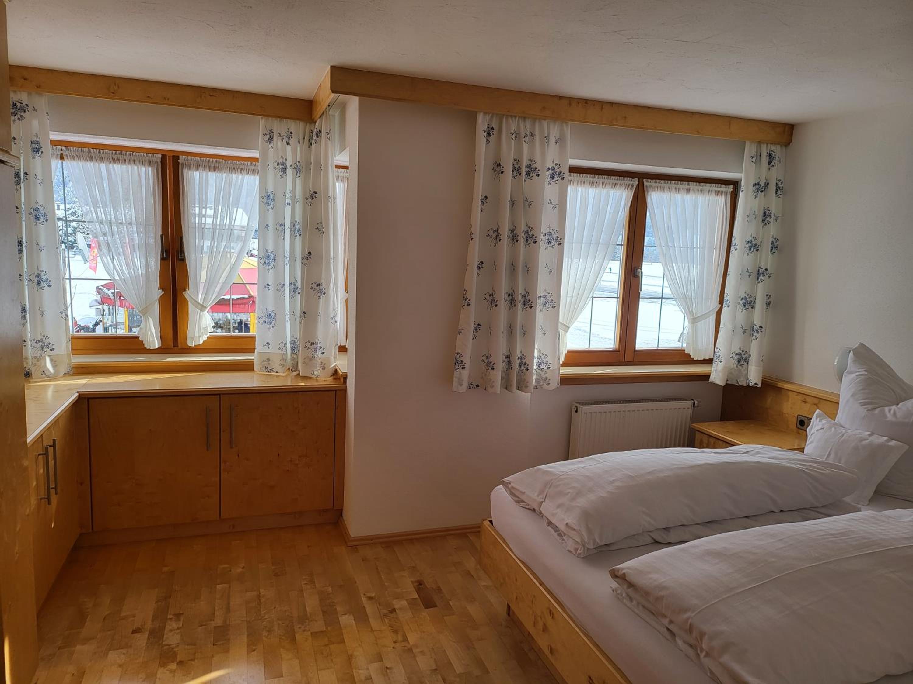 Two-Bedroom Apartment with Balcony photo 3