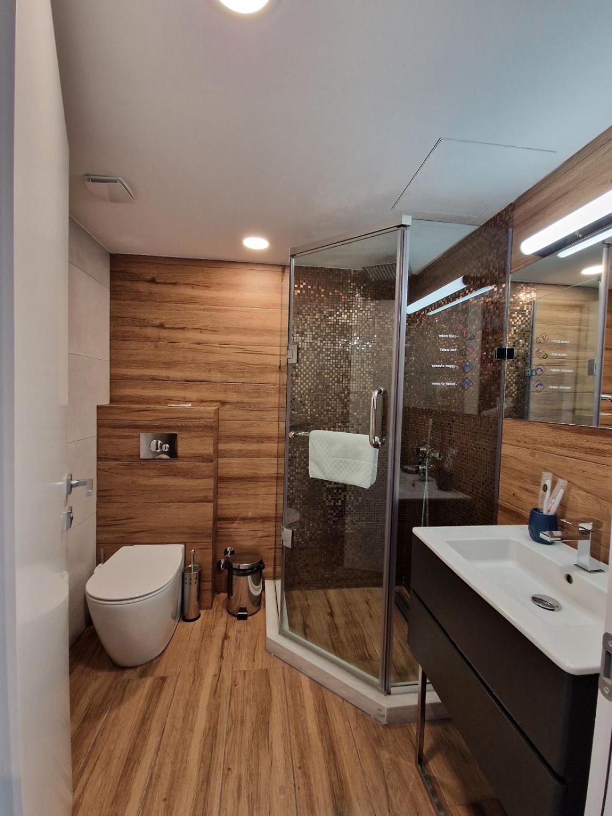 Standard Twin Room - Photo 14