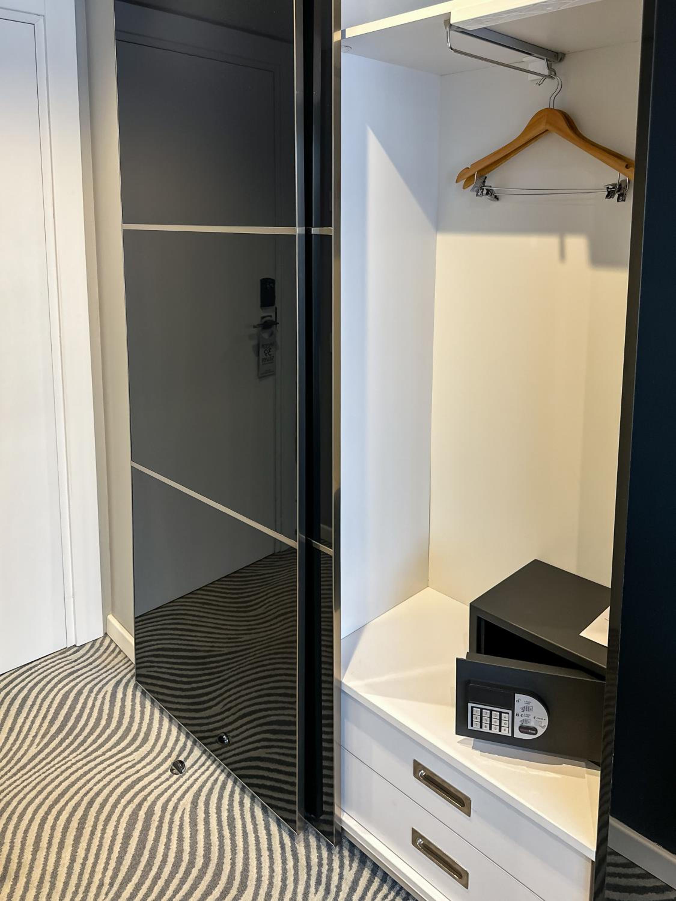 Superior King Room - Photo 12
