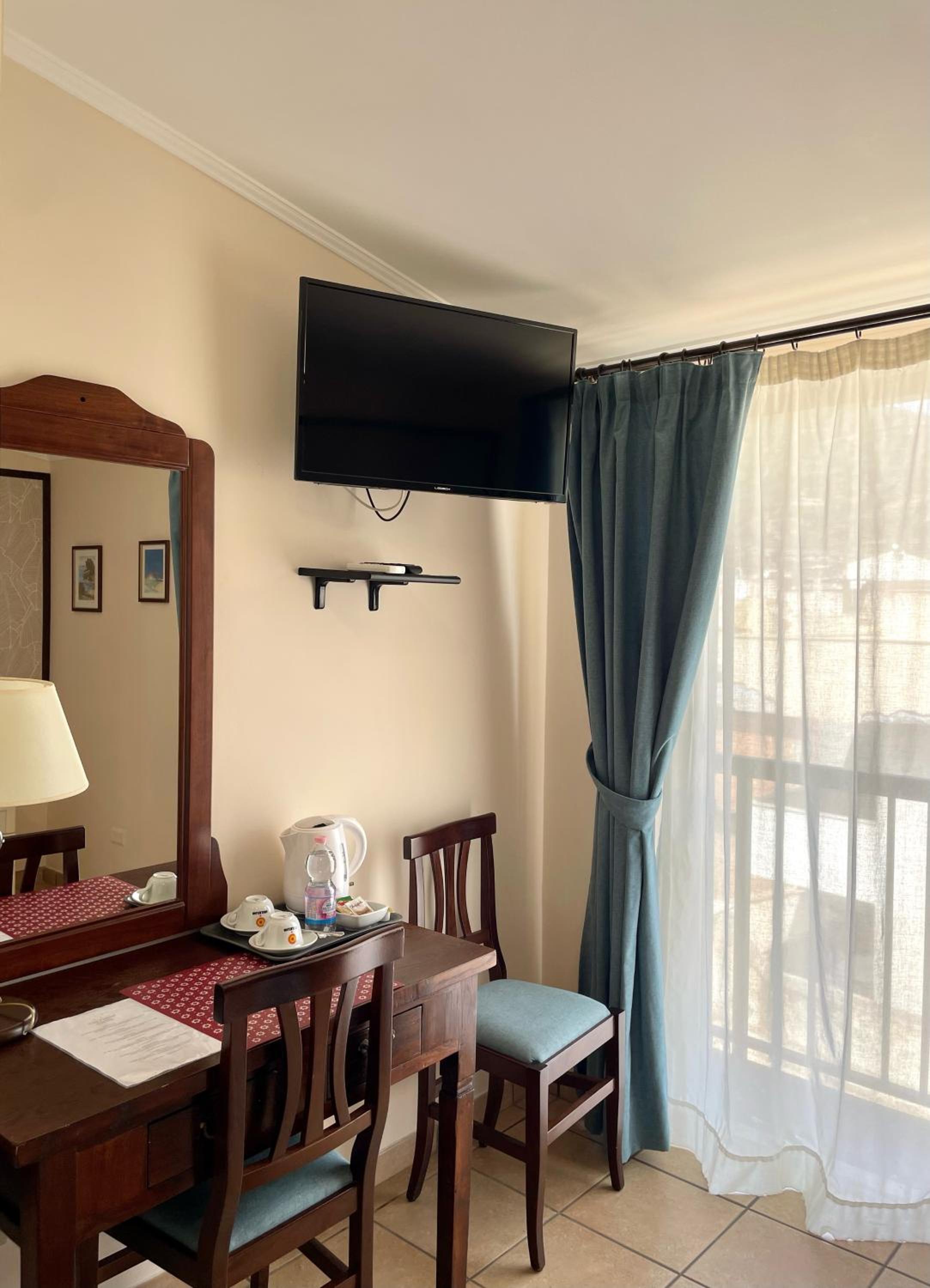 Double Room - Photo 7