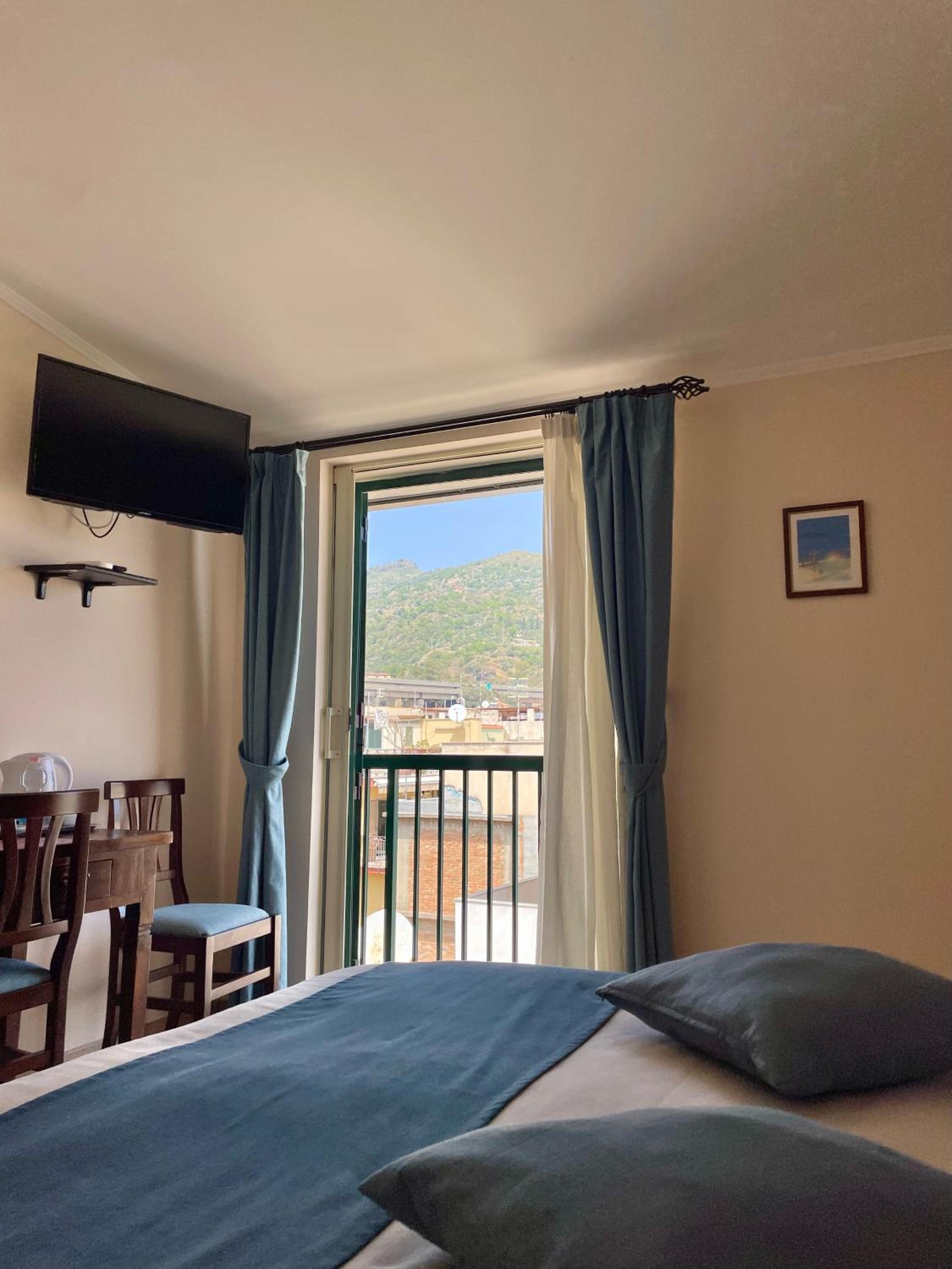 Double Room - Photo 3