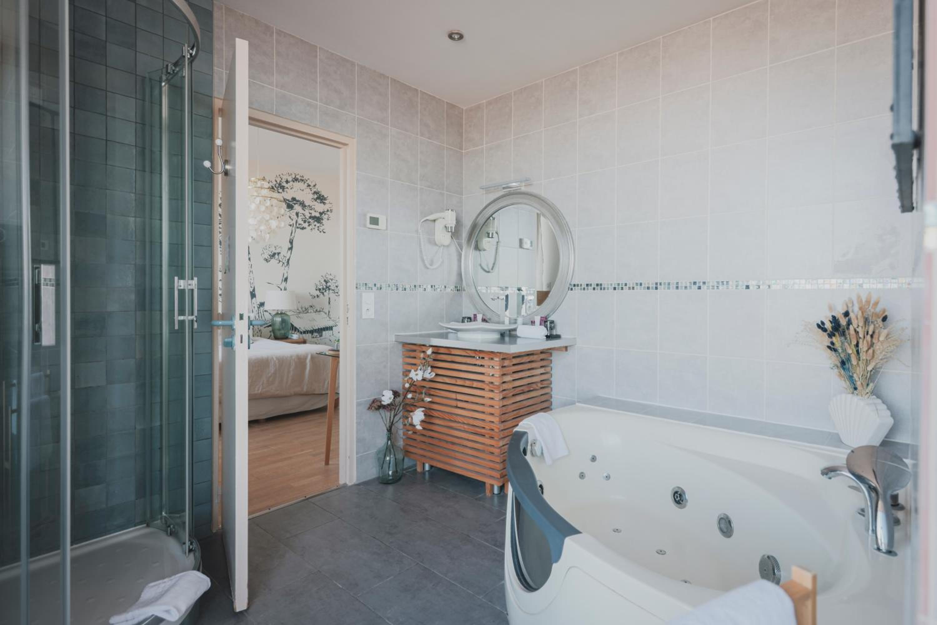 King Suite with Ocean View photo 3