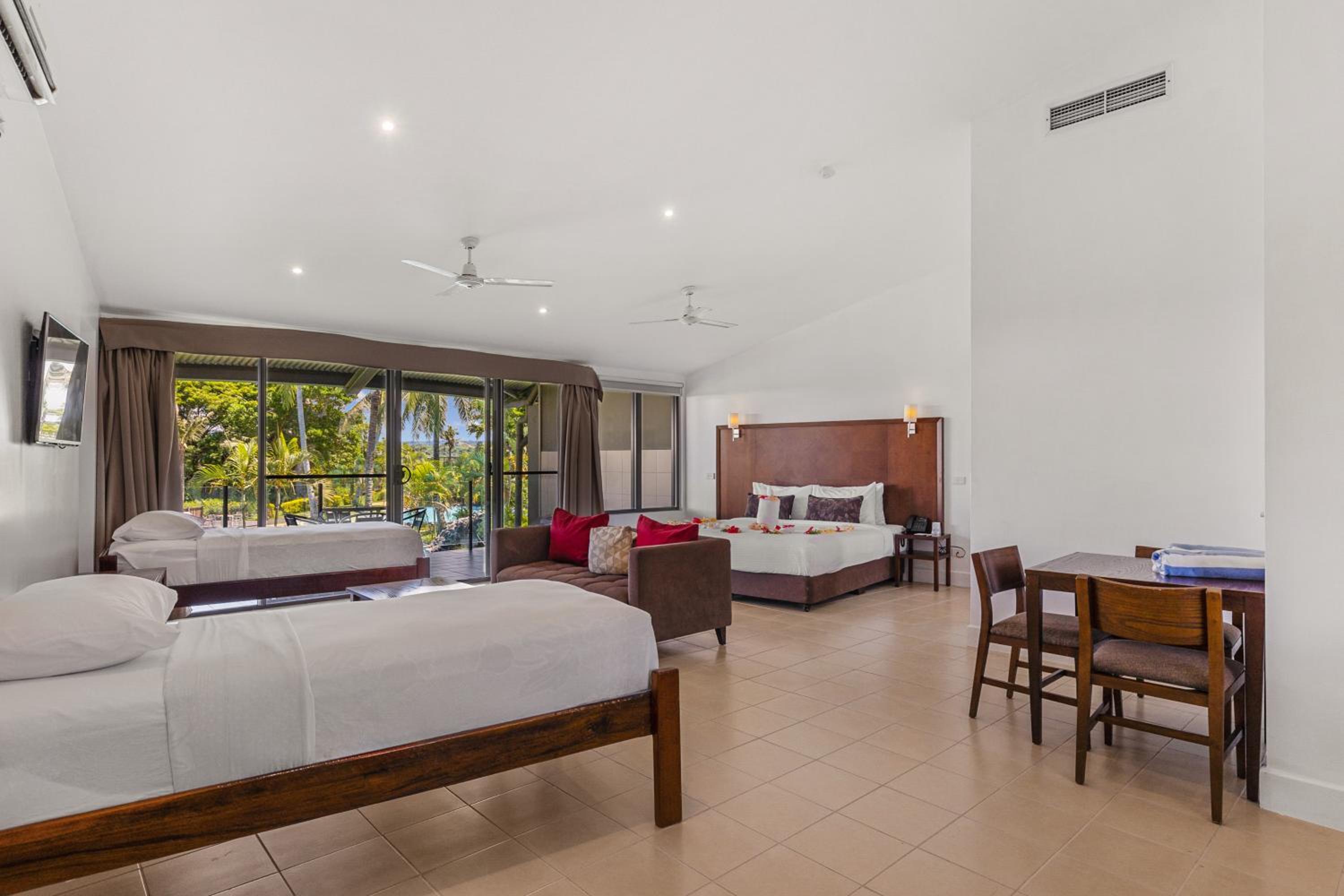Deluxe Apartment with Pool View  photo 1