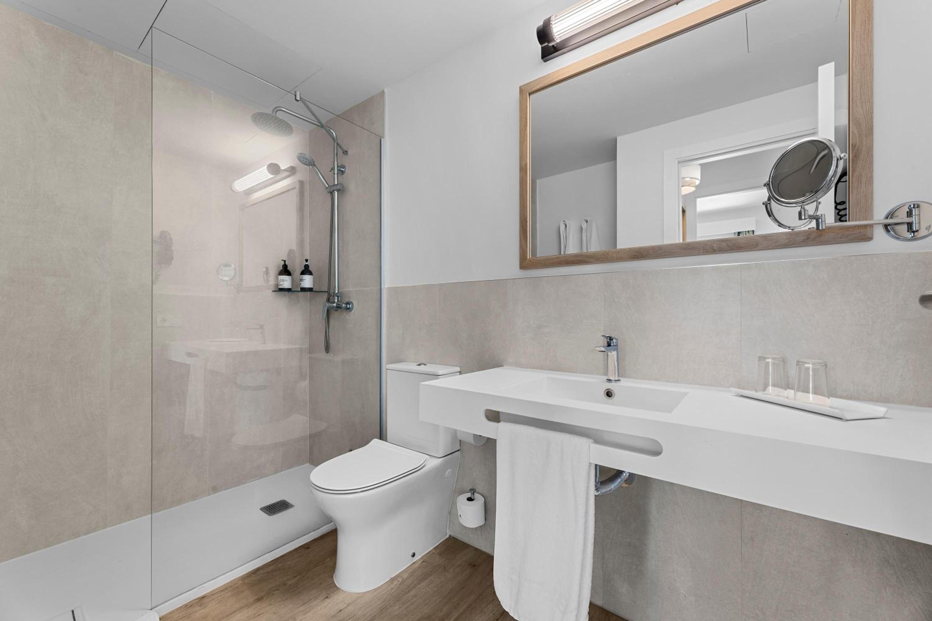 Deluxe Apartment thumbnail 6